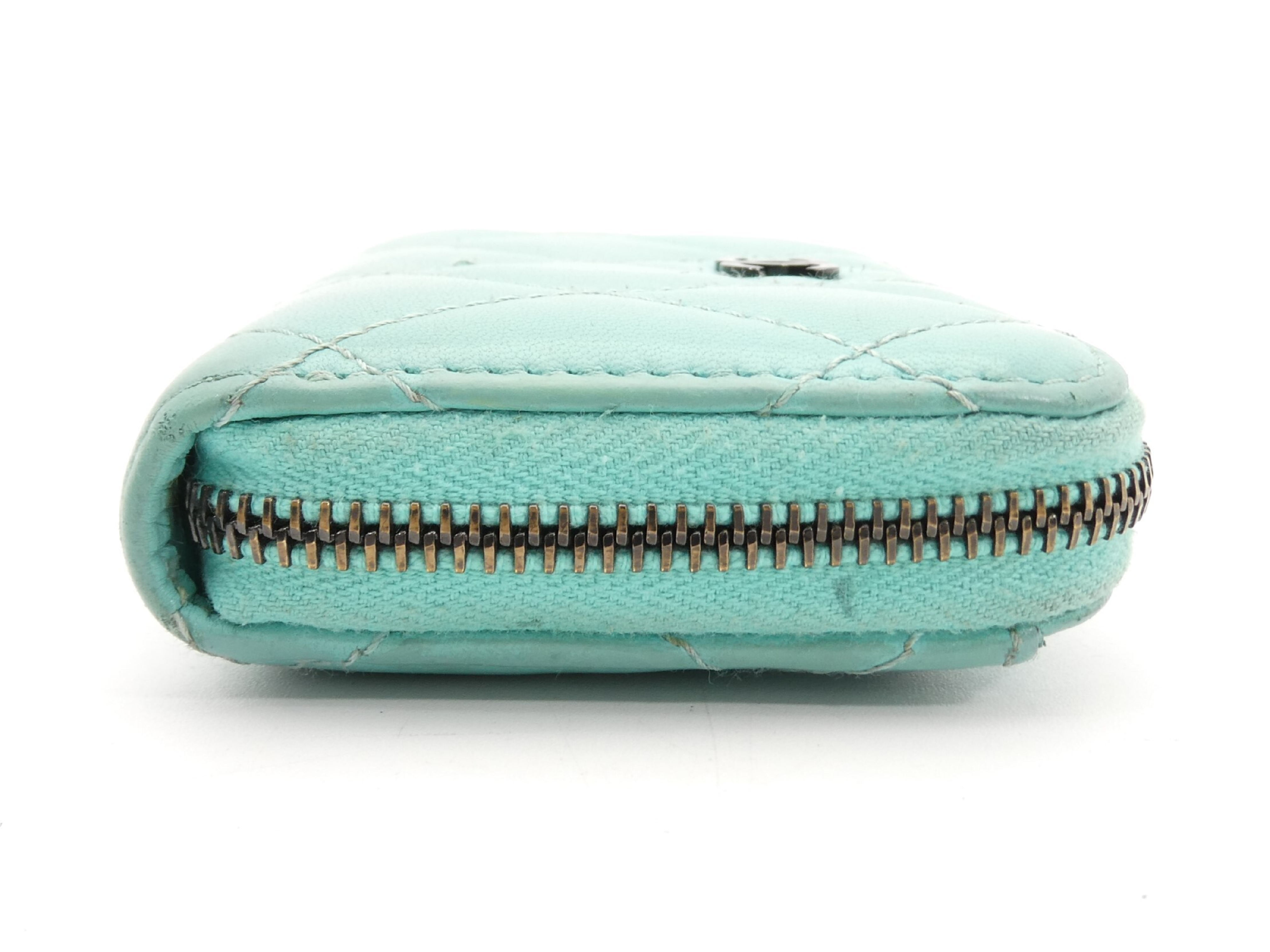 Matelassé Coco Mark Round Zipper Coin Case — view 4