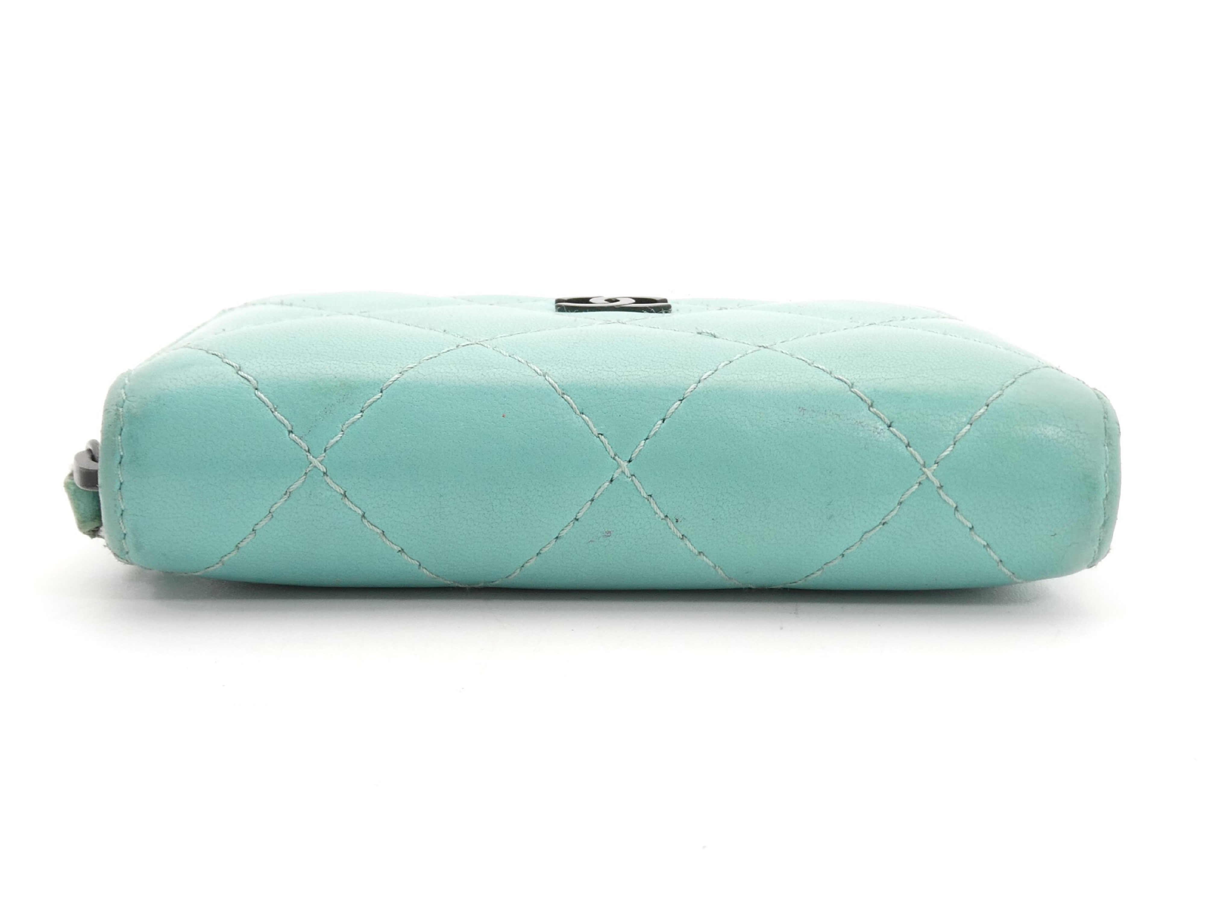 Matelassé Coco Mark Round Zipper Coin Case — view 5