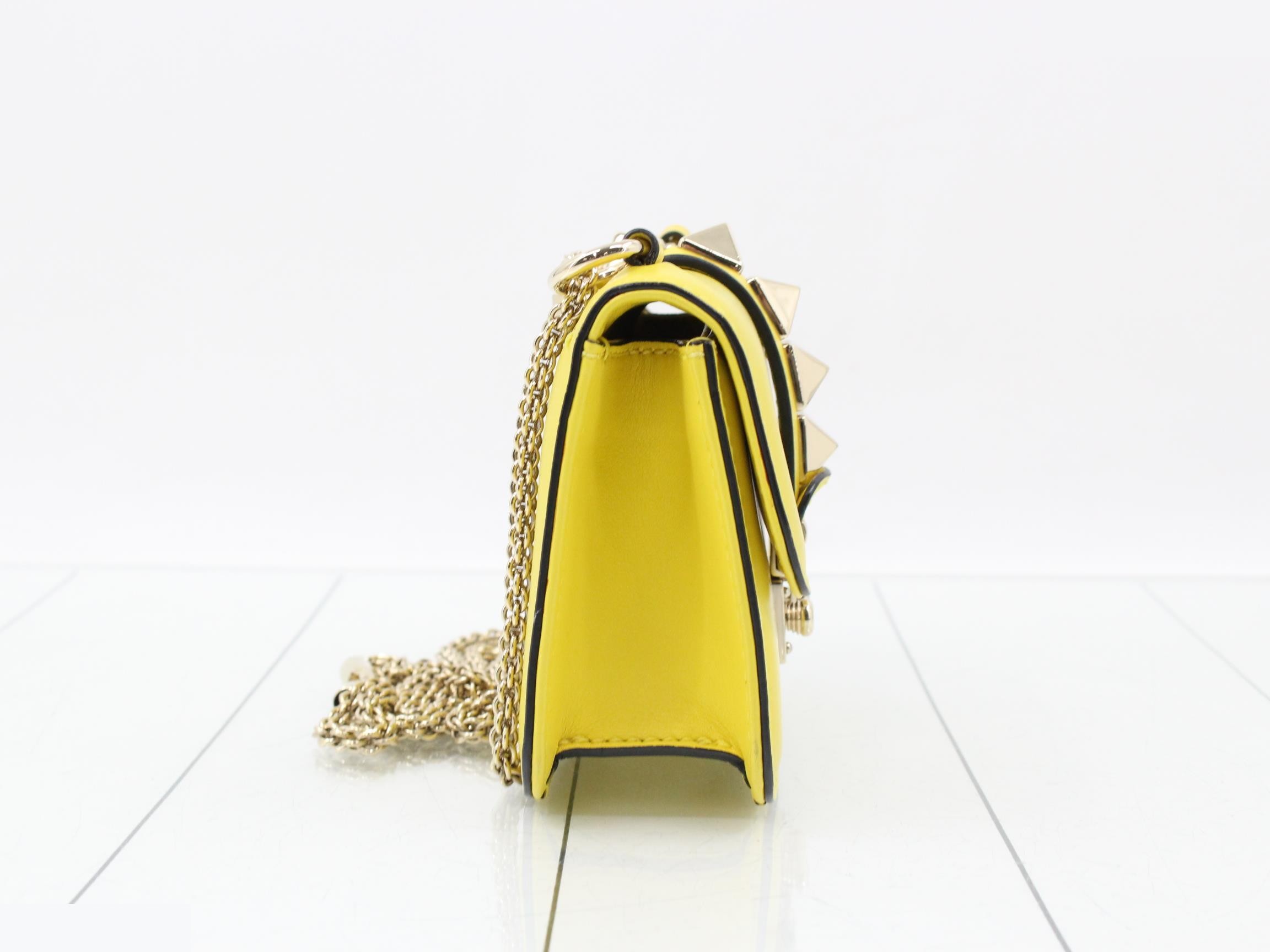Other lines: Bags - Chain Shoulder Bag - Rockstud - Yellow — view 4