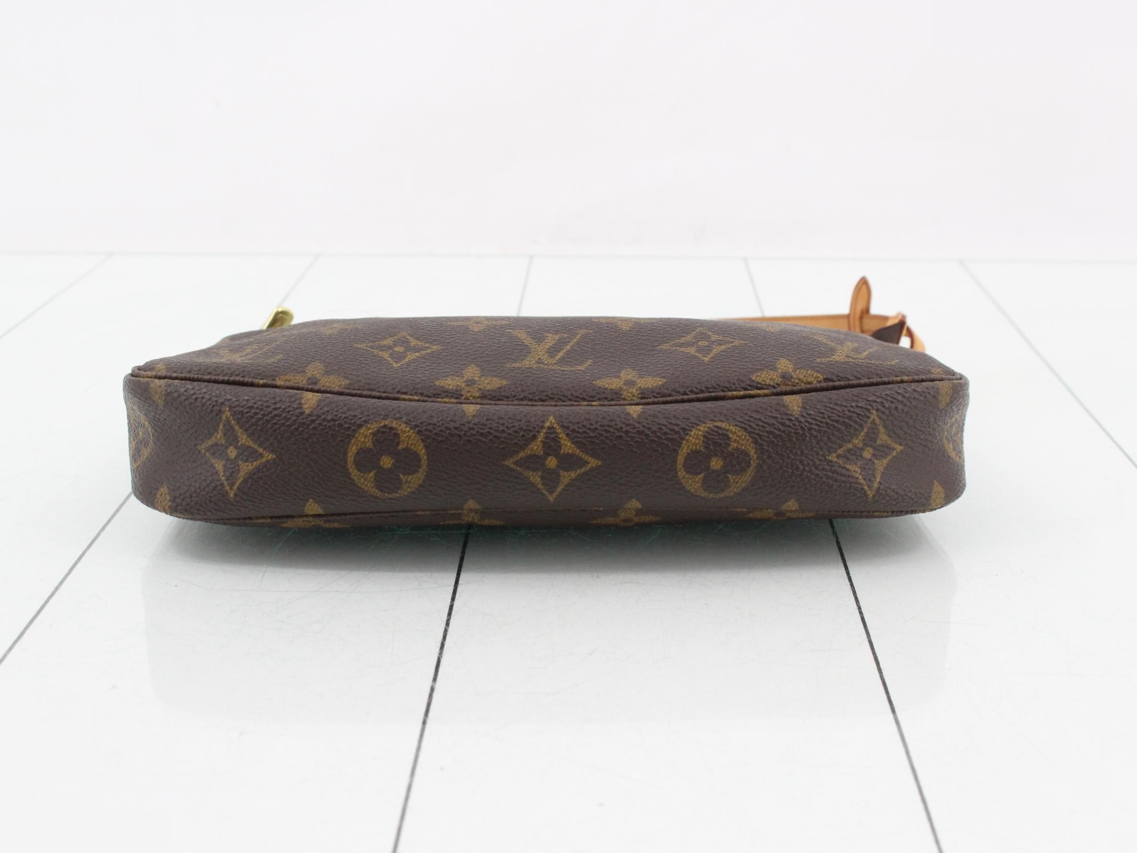 M51980 LV Monogram Pochette Accessoires (Old Model) — view 3
