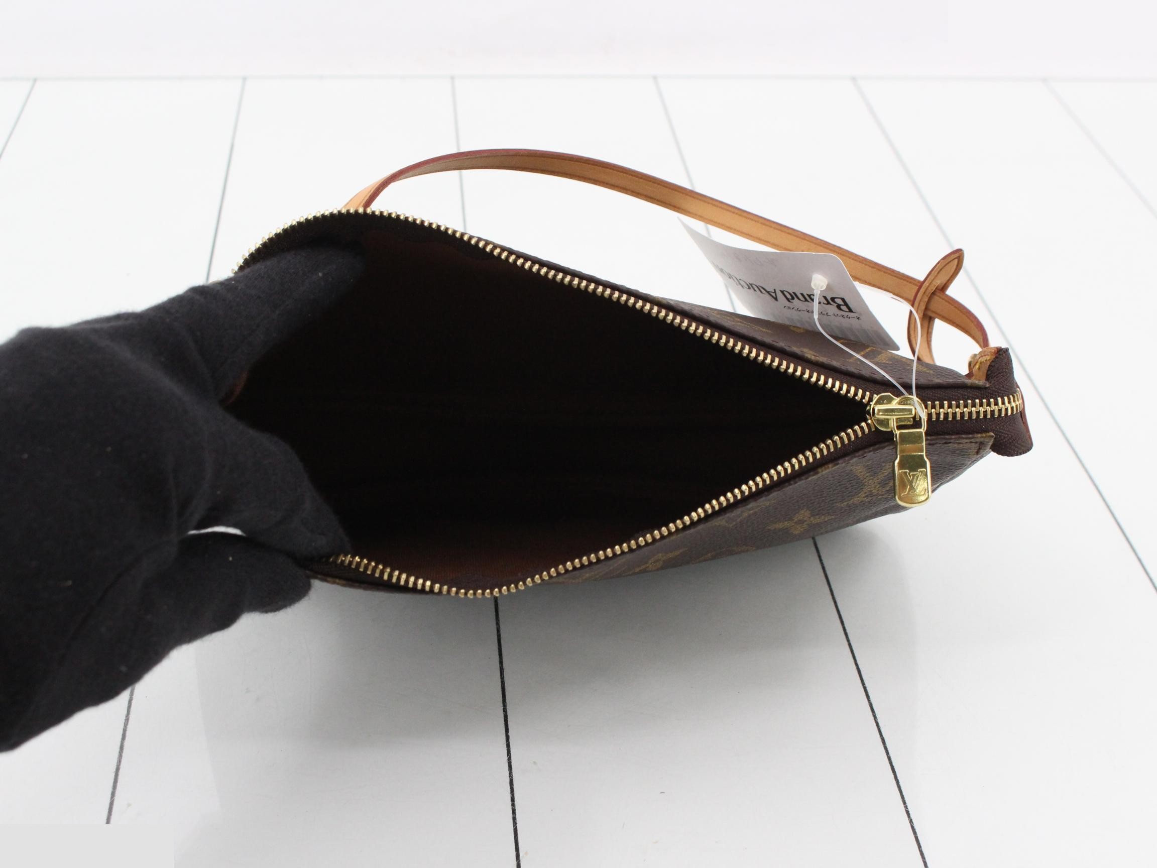 M51980 LV Monogram Pochette Accessoires (Old Model) — view 4