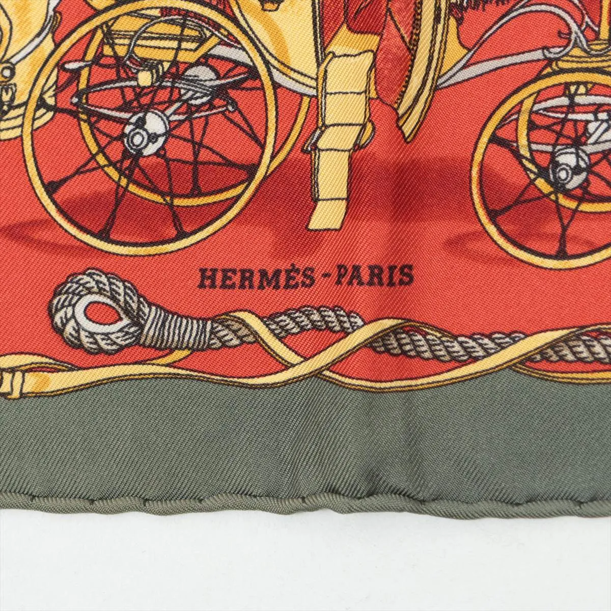 Carre 45 MUSEE Museum Scarf Silk Red x Green — view 6