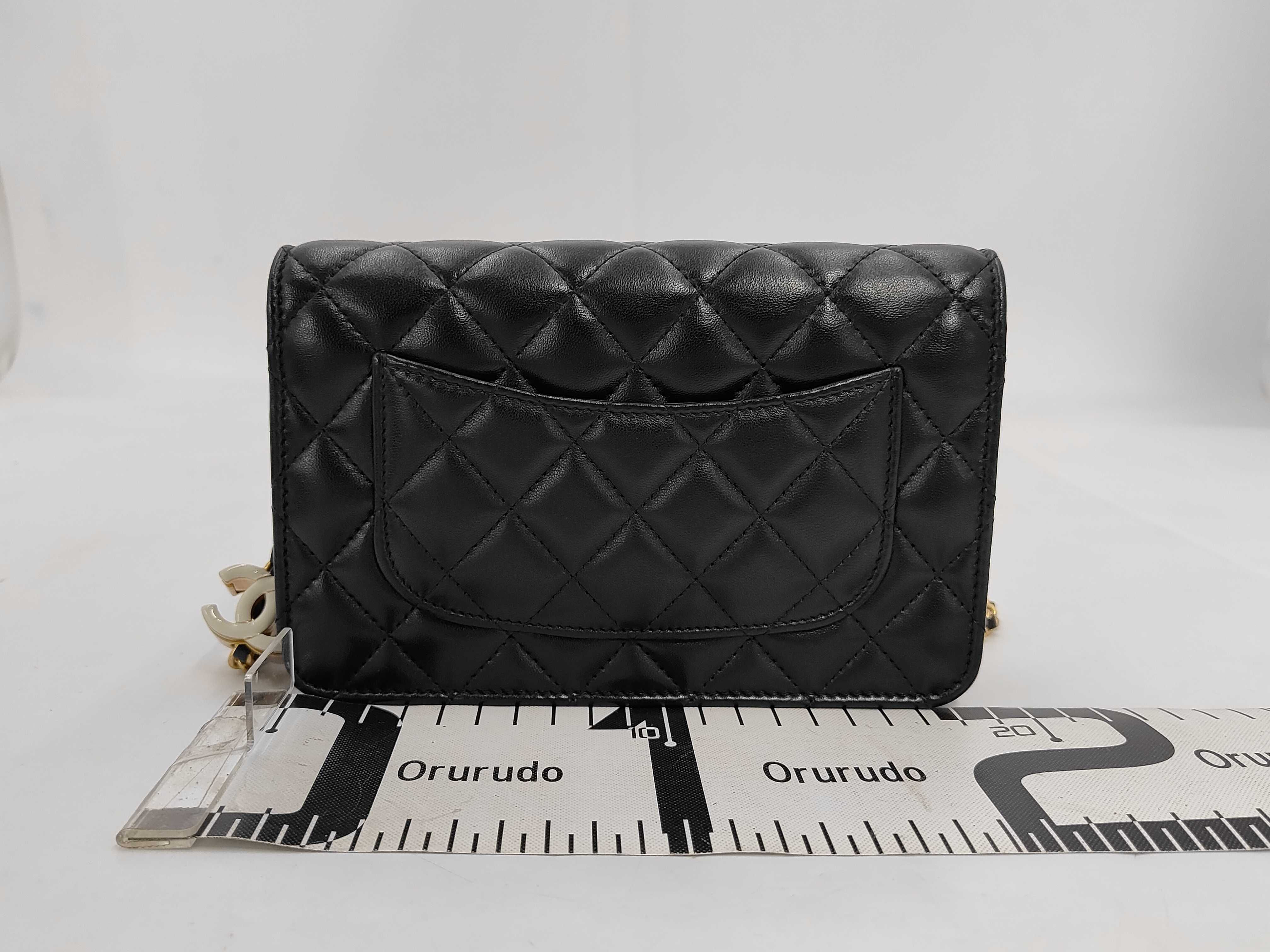 CC Logo Matelassé Chain Wallet Shoulder Bag — view 2