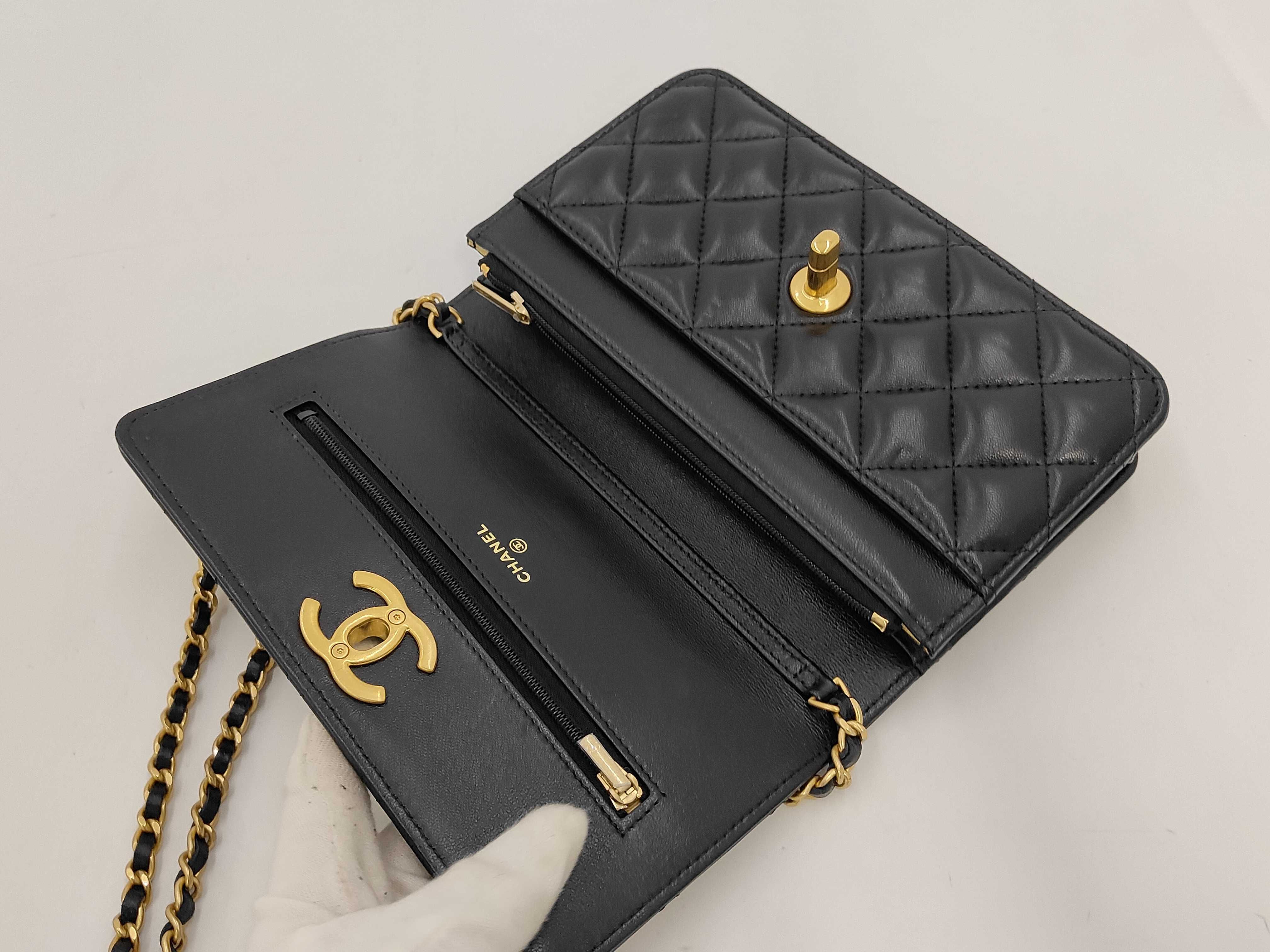 CC Logo Matelassé Chain Wallet Shoulder Bag — view 7
