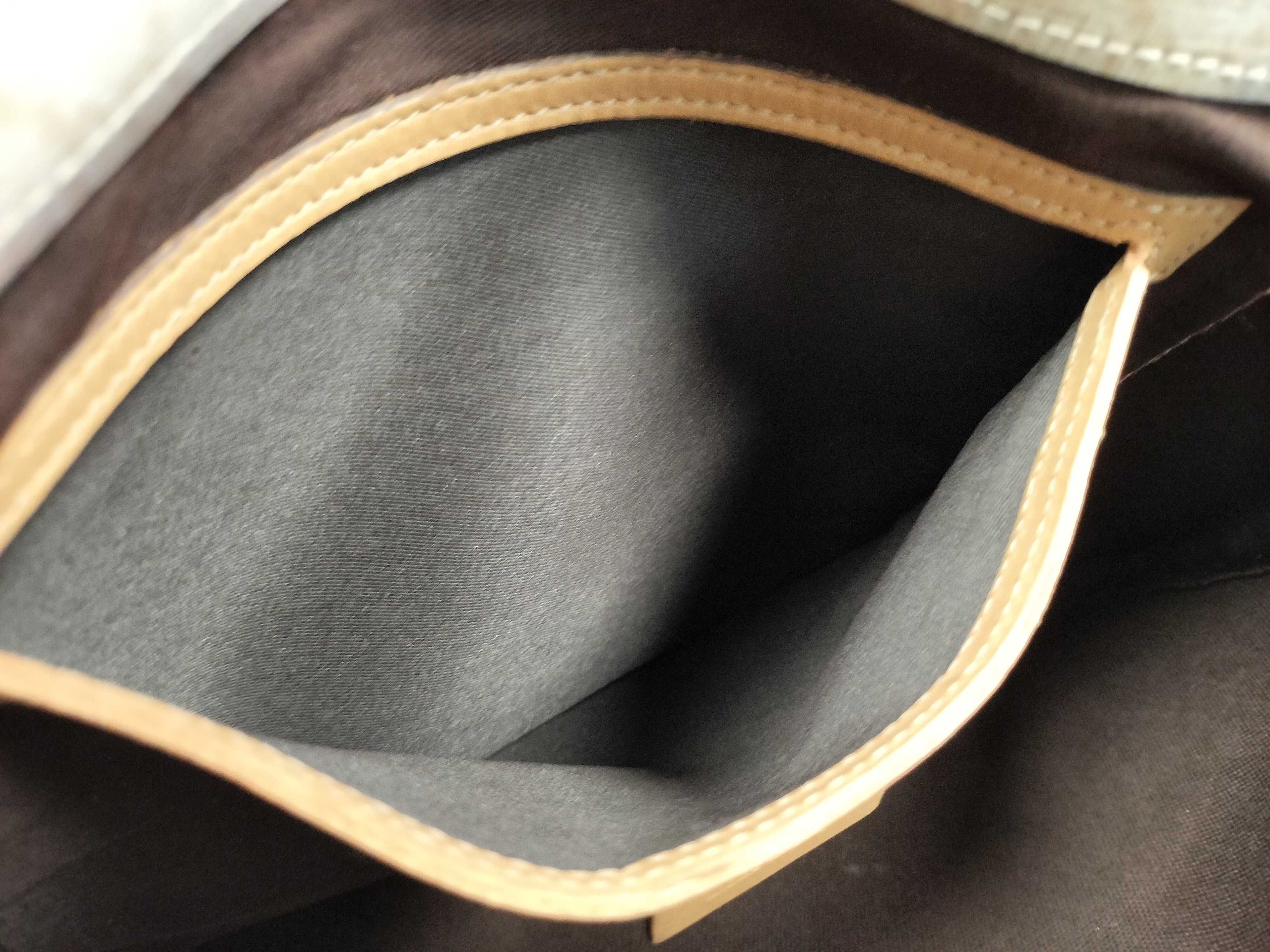 GG Supreme Messenger Bag Shoulder Bag — view 11
