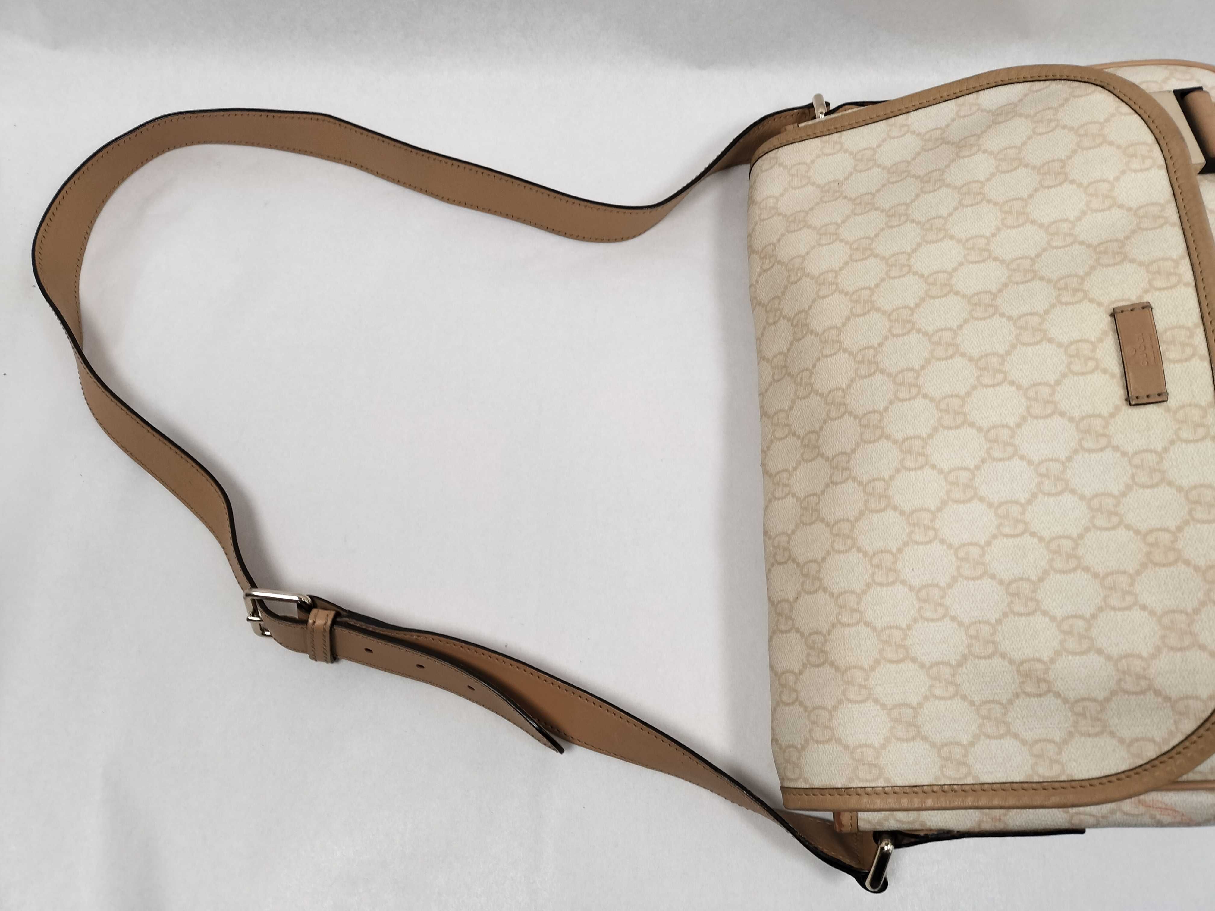 GG Supreme Messenger Bag Shoulder Bag — view 3