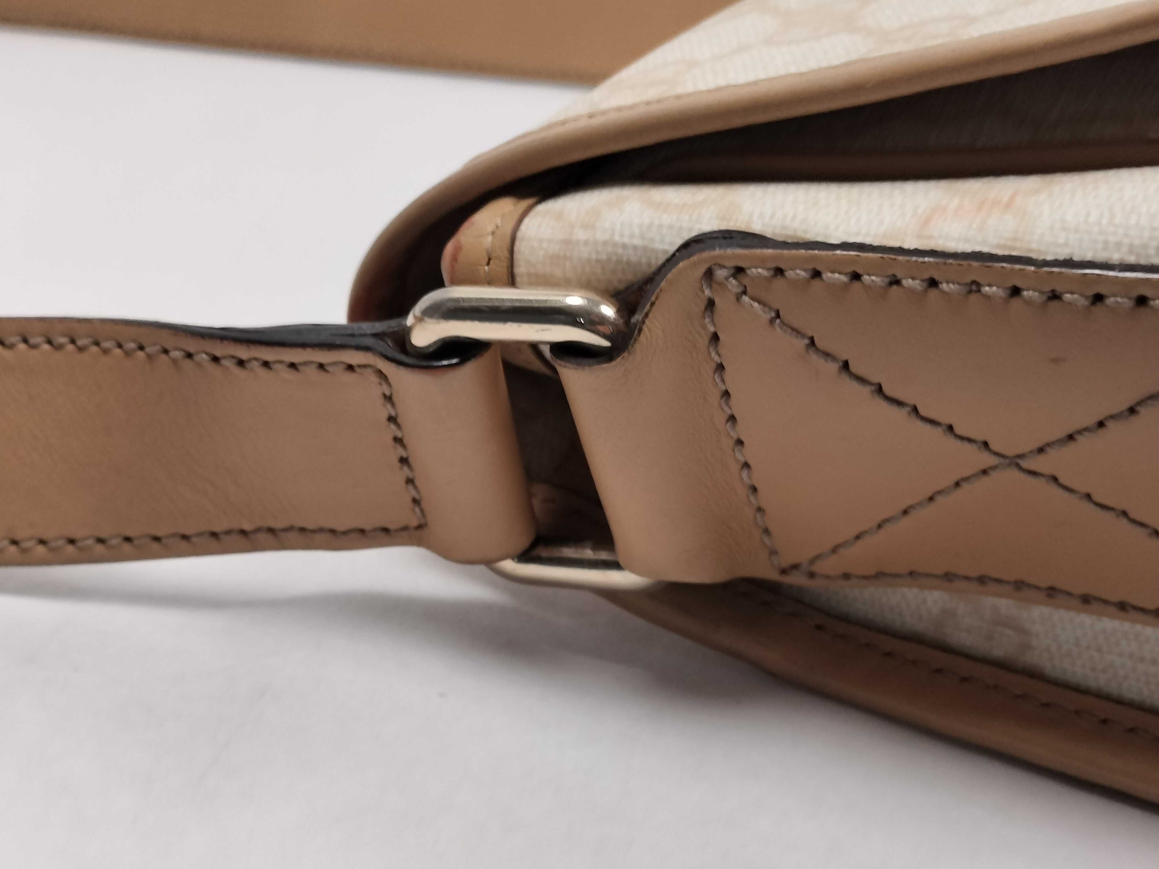 GG Supreme Messenger Bag Shoulder Bag — view 5
