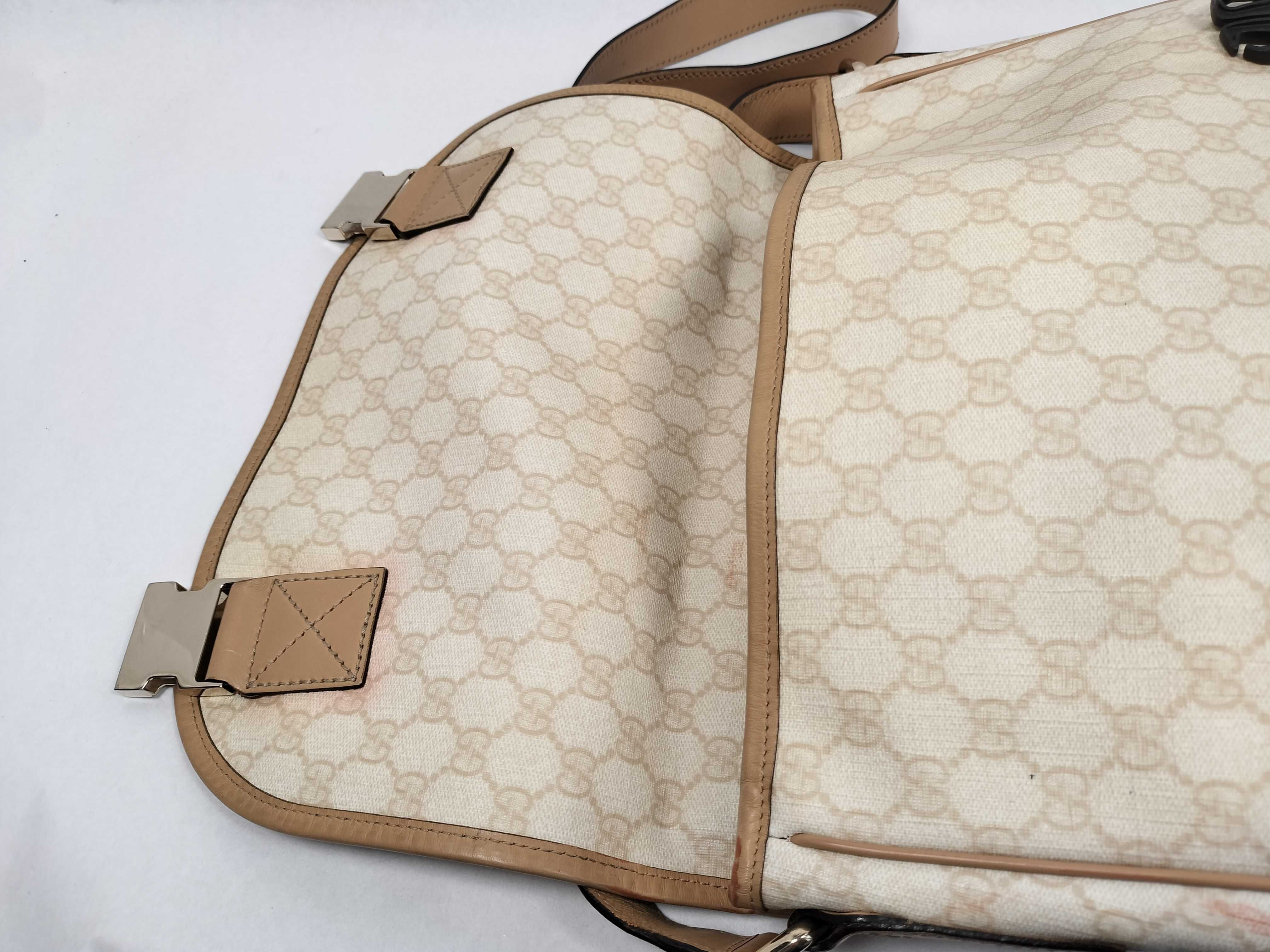 GG Supreme Messenger Bag Shoulder Bag — view 8