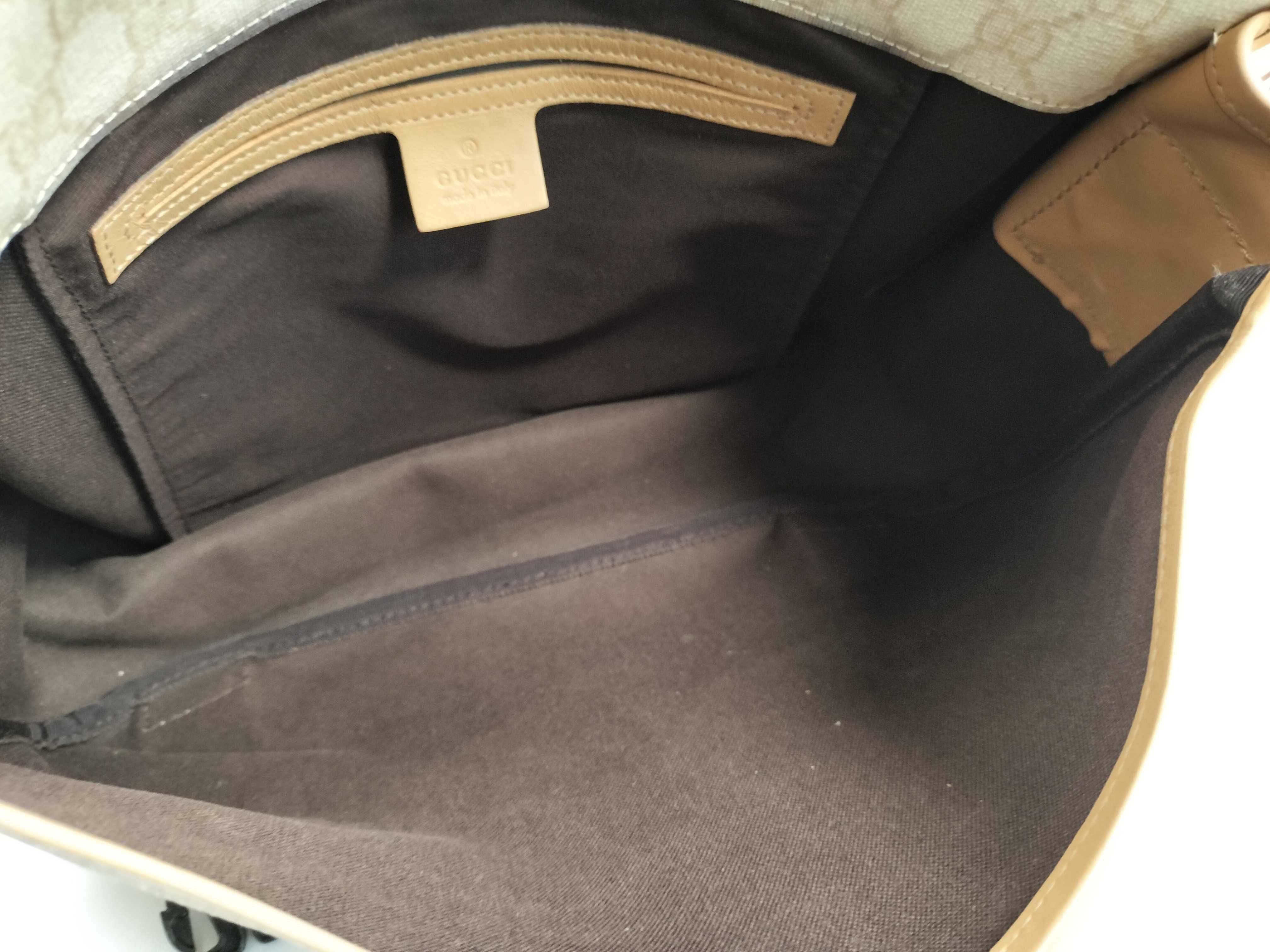 GG Supreme Messenger Bag Shoulder Bag — view 10