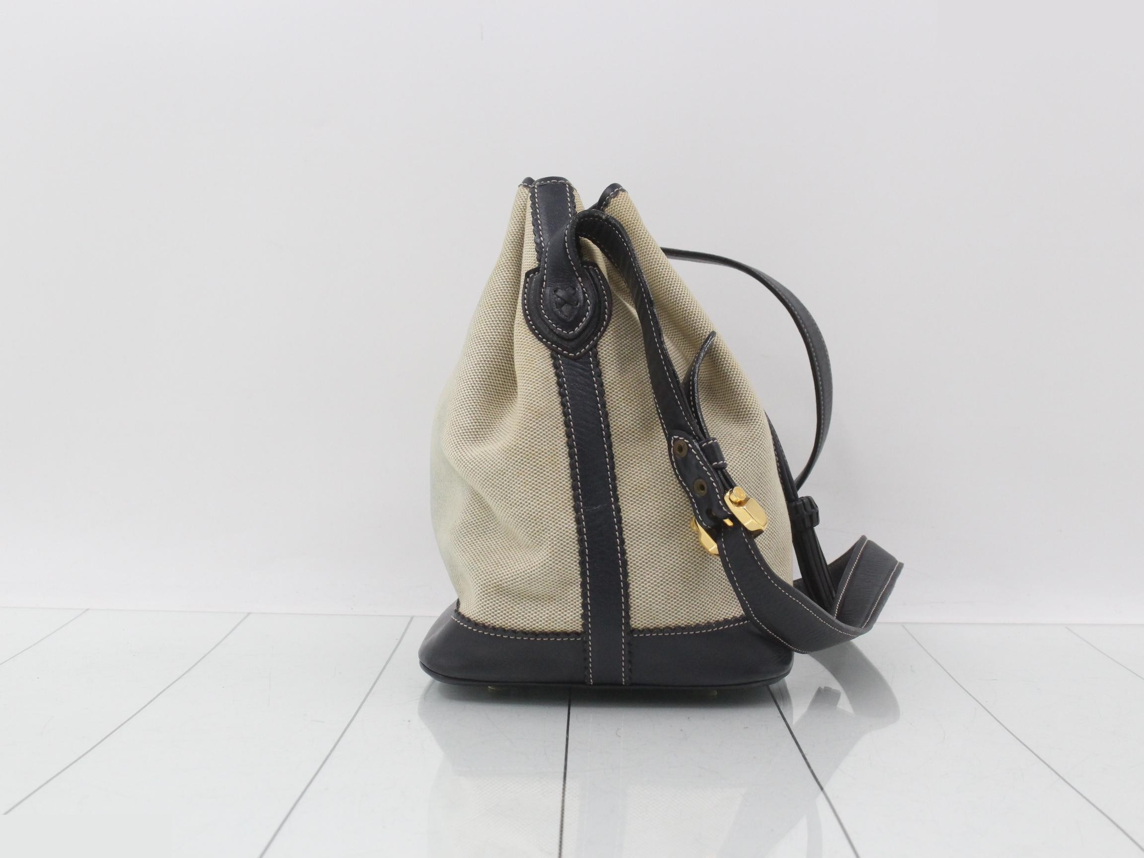 Canvas shoulder bag with drawstring closure, available in white and navy. — view 4