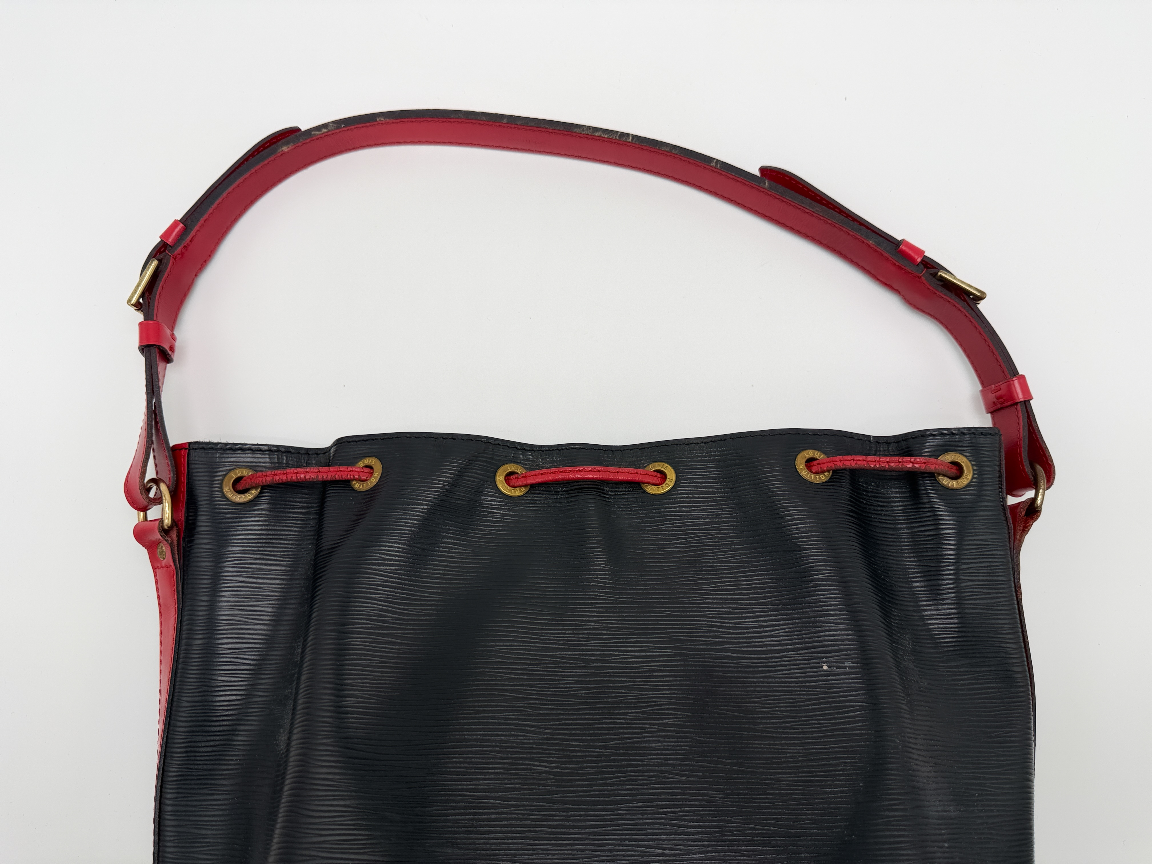 Epi M44017 Noé Bicolor Noir x Castilian Red Shoulder Bag — view 12
