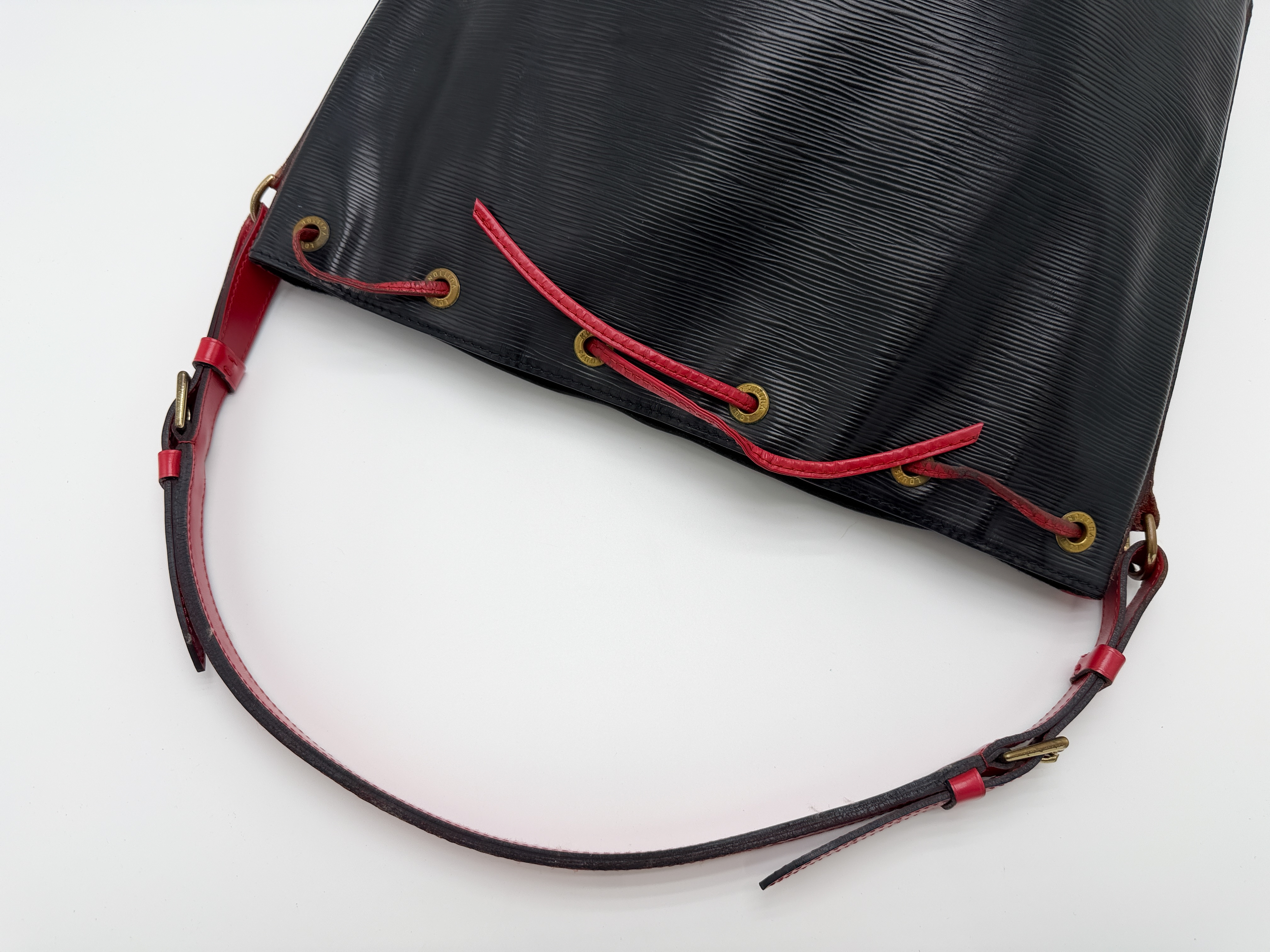 Epi M44017 Noé Bicolor Noir x Castilian Red Shoulder Bag — view 3