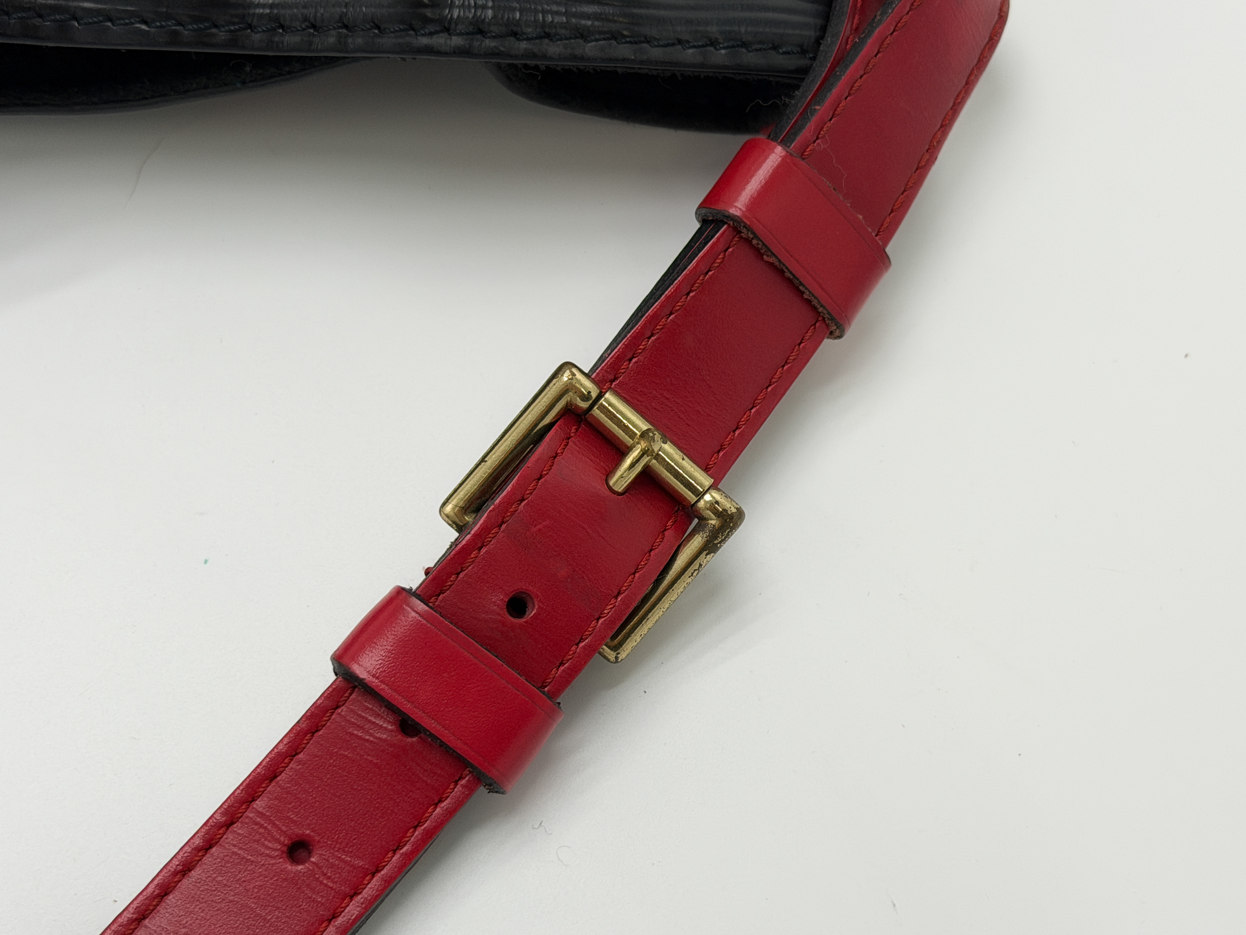 Epi M44017 Noé Bicolor Noir x Castilian Red Shoulder Bag — view 4