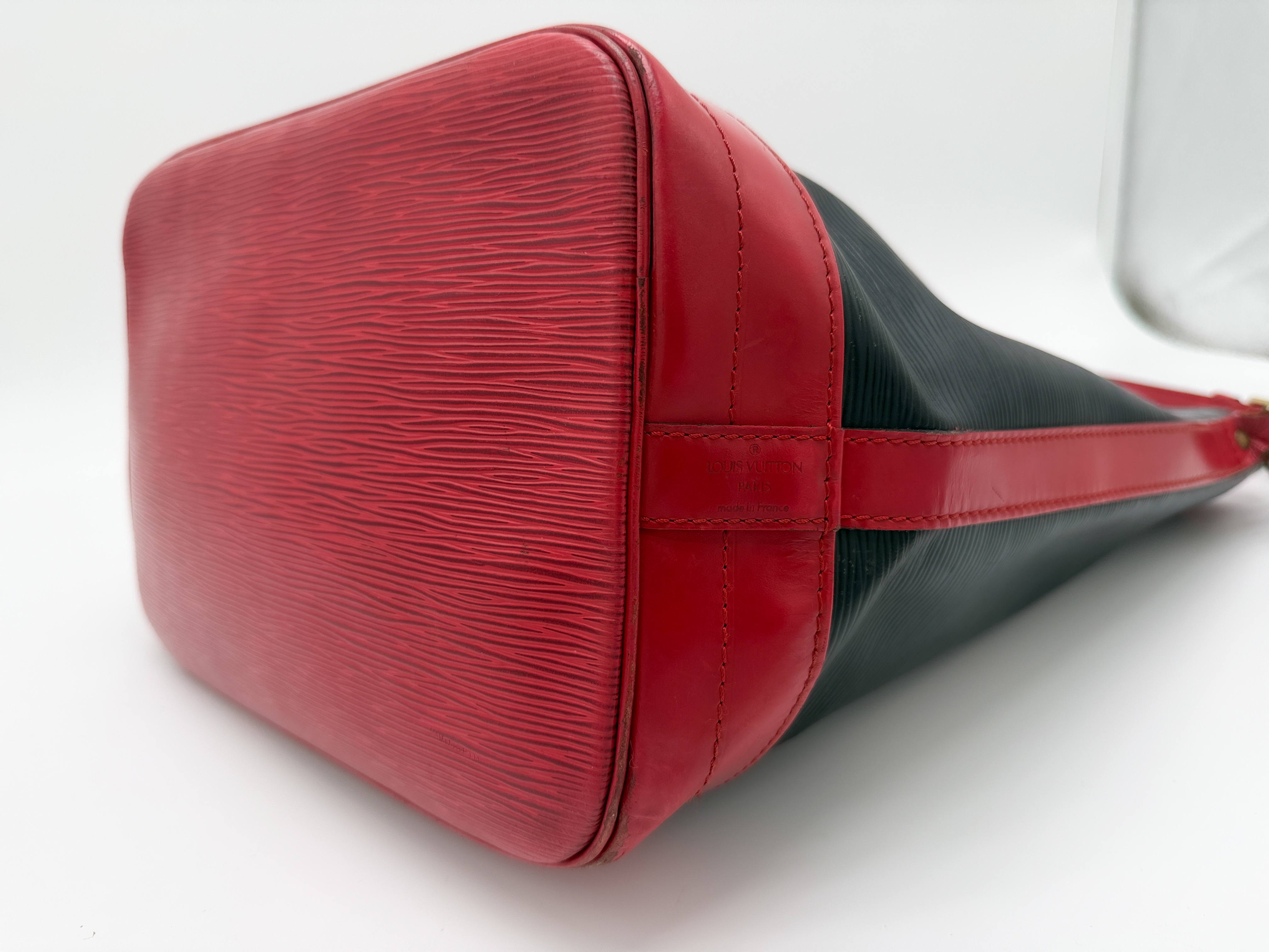 Epi M44017 Noé Bicolor Noir x Castilian Red Shoulder Bag — view 9