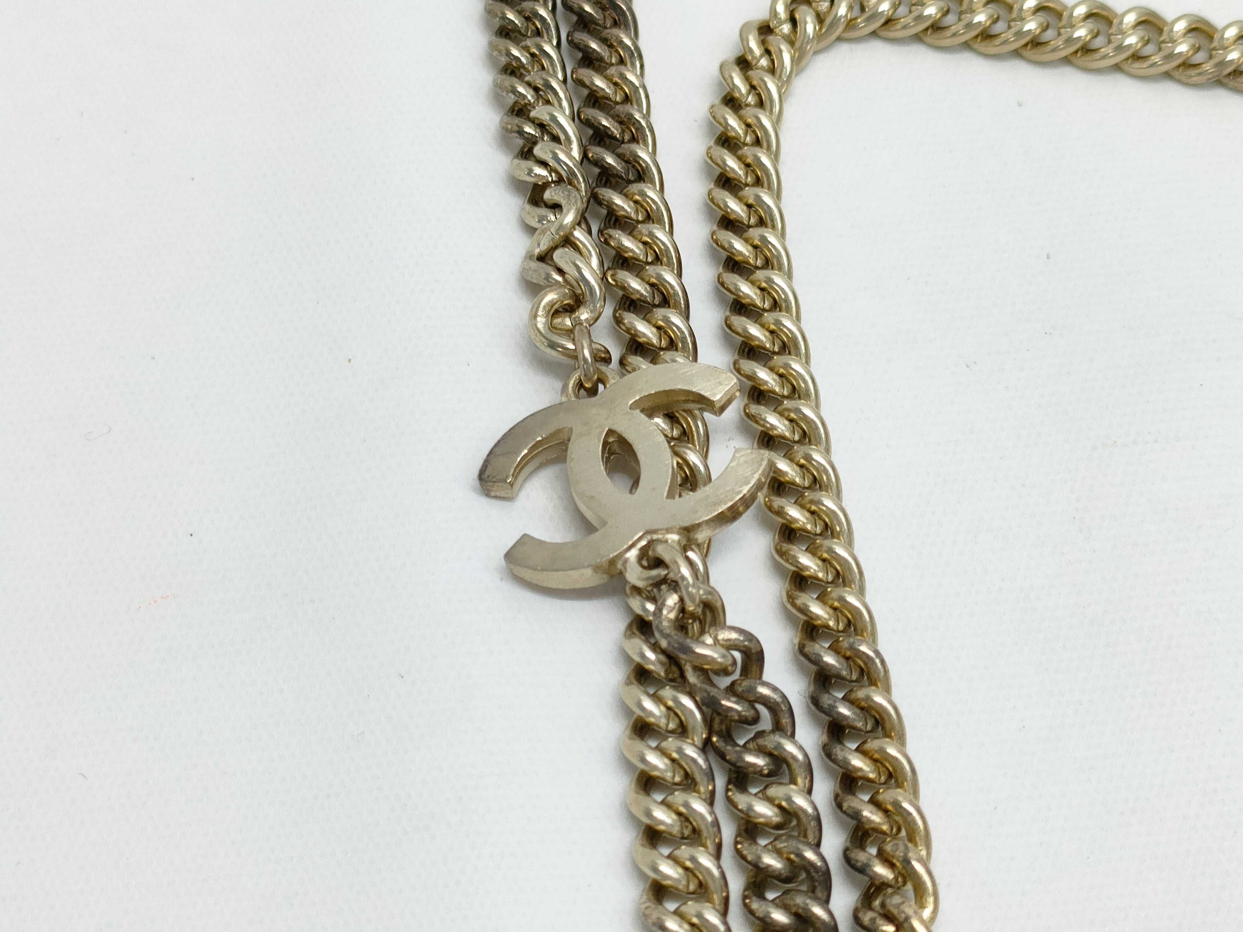 04A Faux Pearl Rhinestone Coco Necklace White Necklace — view 2