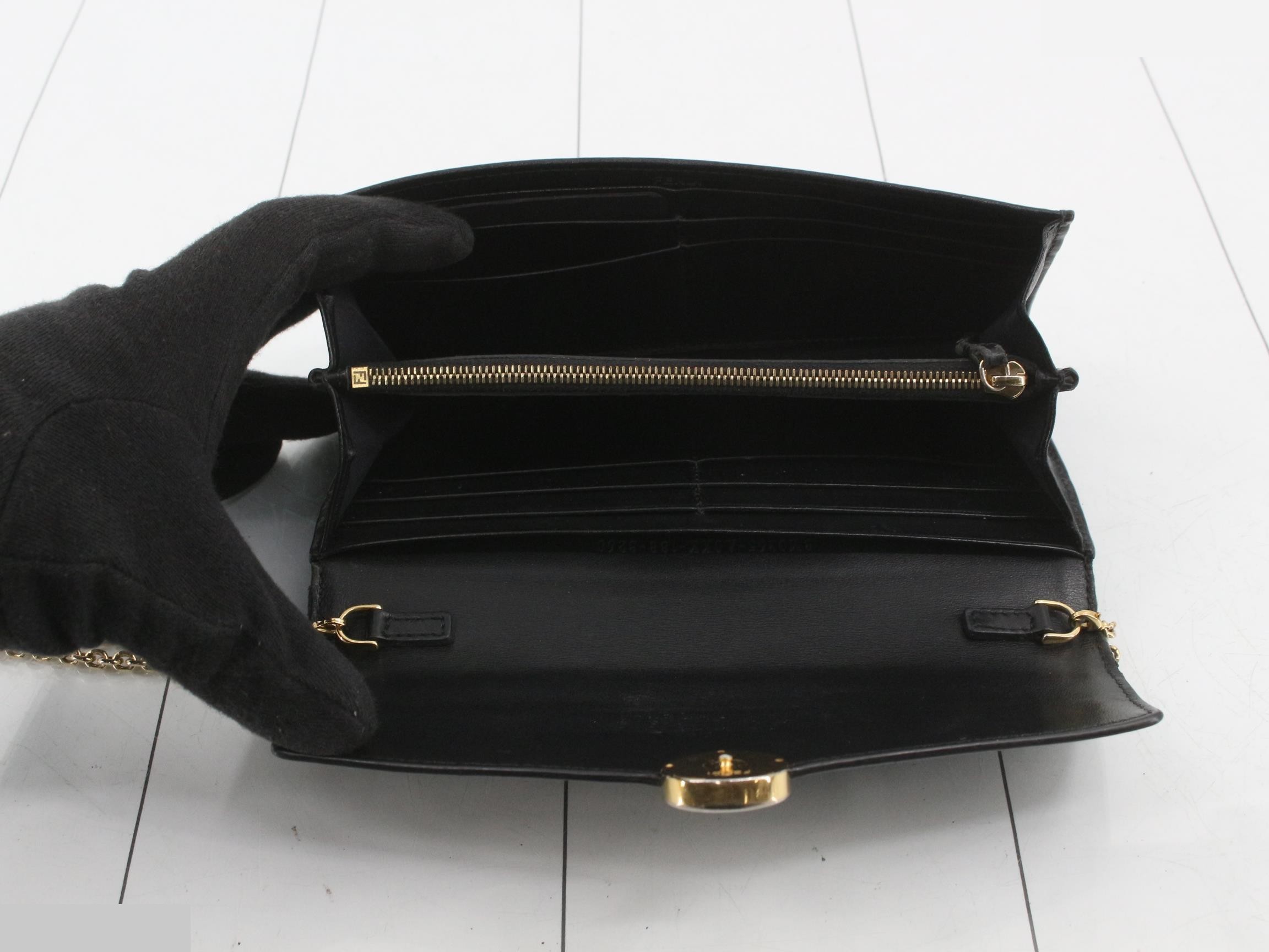 8M0365 Continental Chain Wallet — view 4