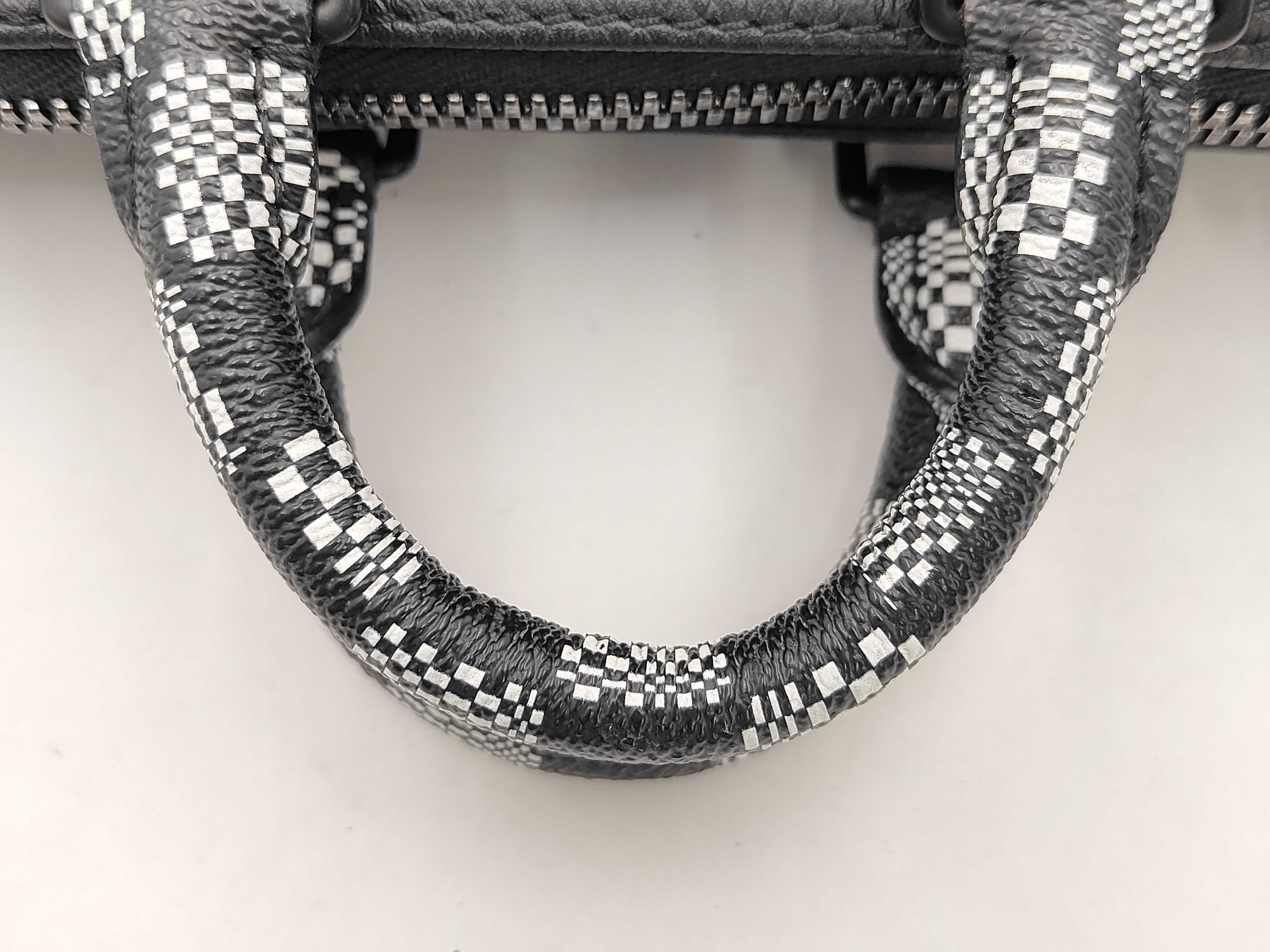 Distorted City Keepall Shoulder Bag — view 5