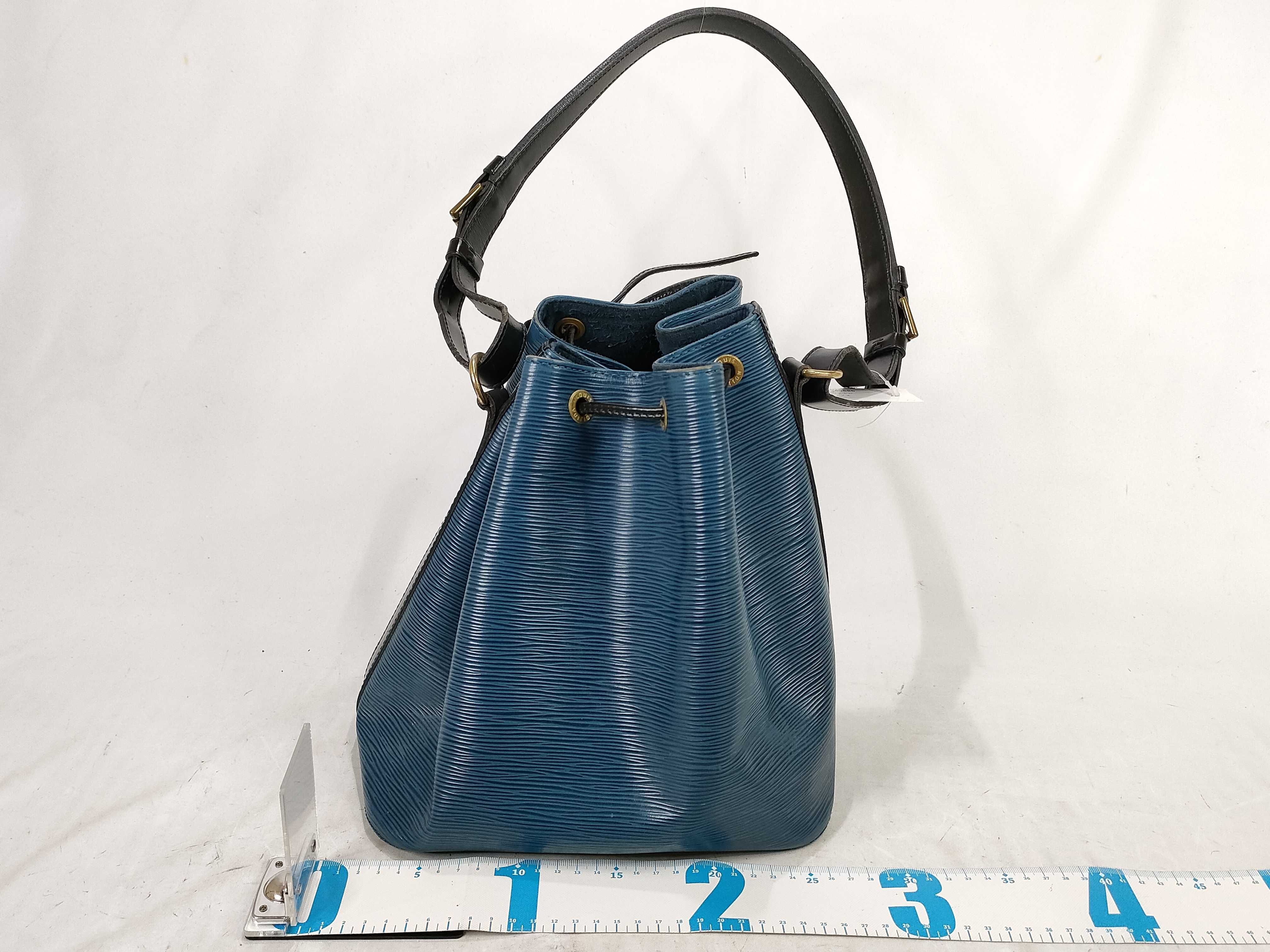 Epi Petit Noé Shoulder Bag — view 2