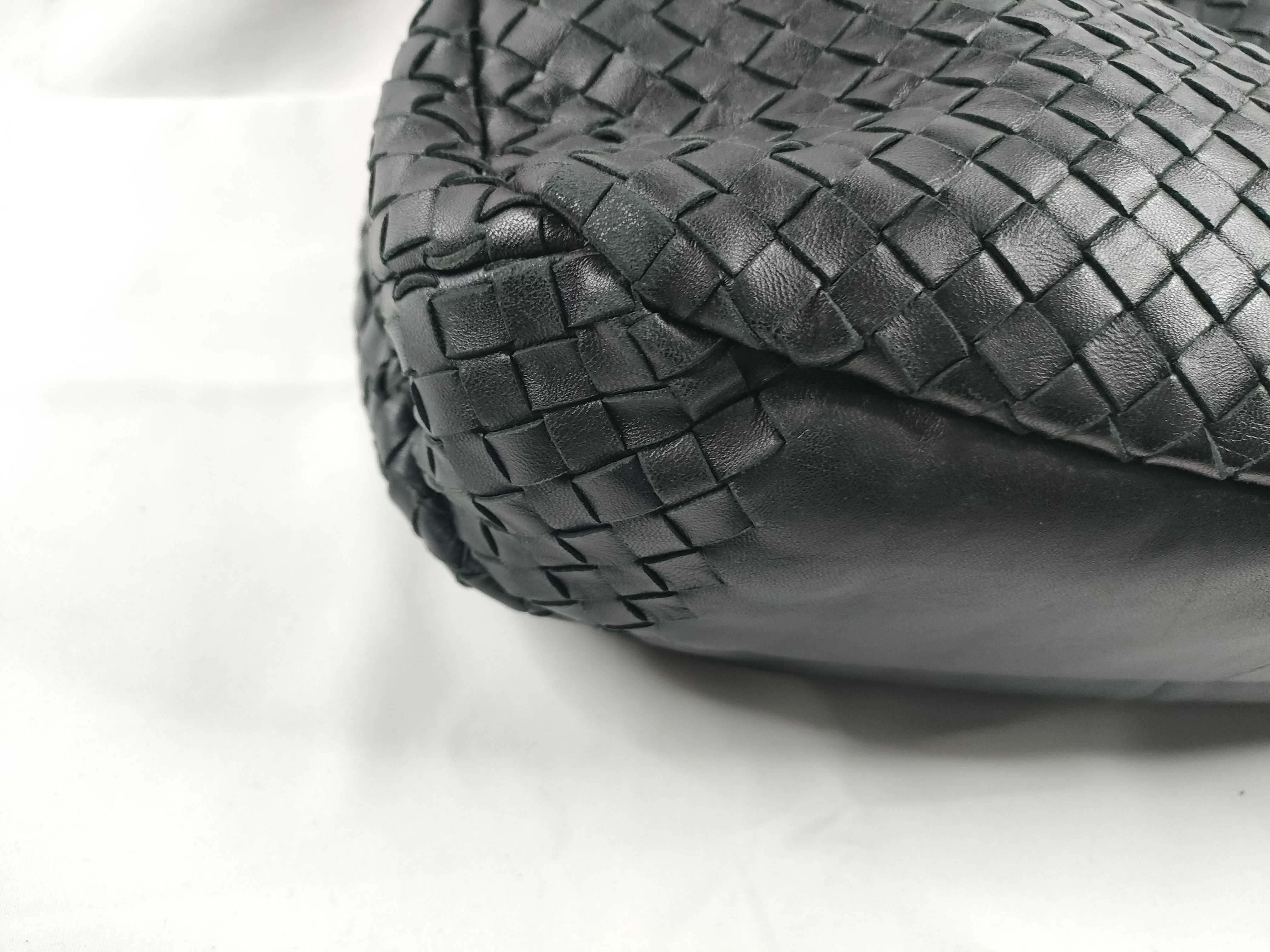 Intrecciato Bottega Veneta Campana Intrecciato One-Shoulder Bag Black Shoulder Bag — view 3