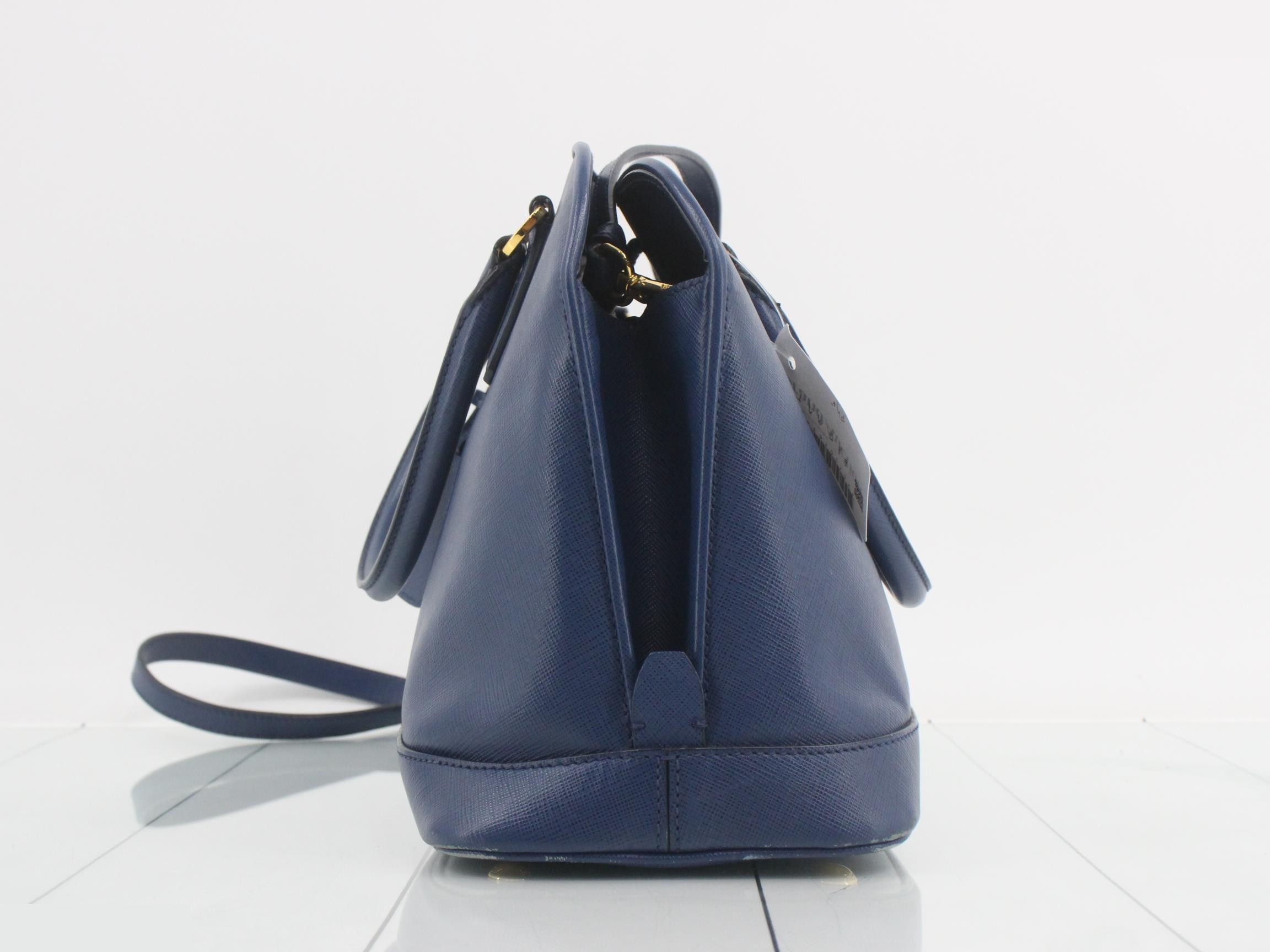 BN2567 Saffiano Shoulder Bag — view 4
