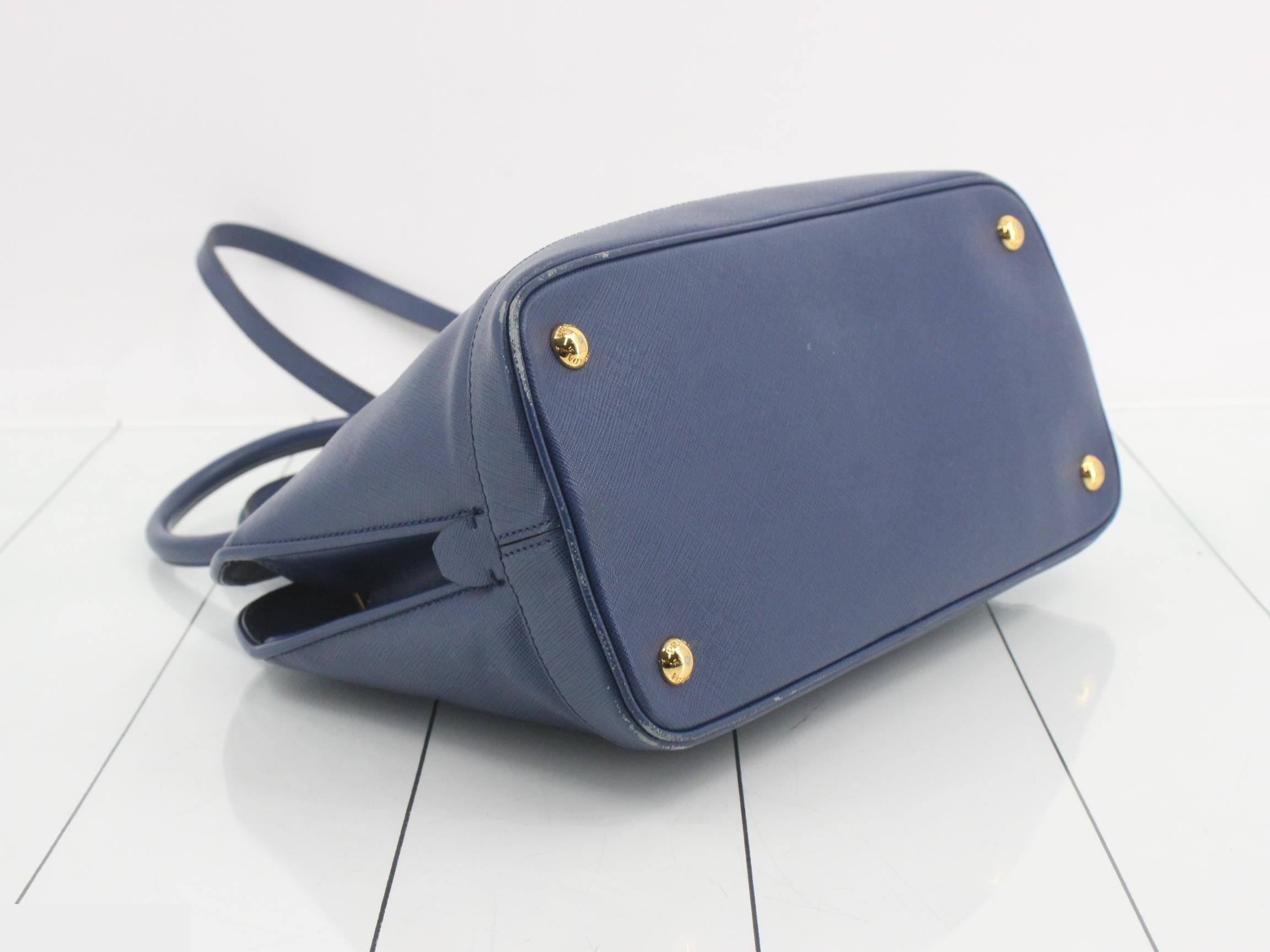 BN2567 Saffiano Shoulder Bag — view 6