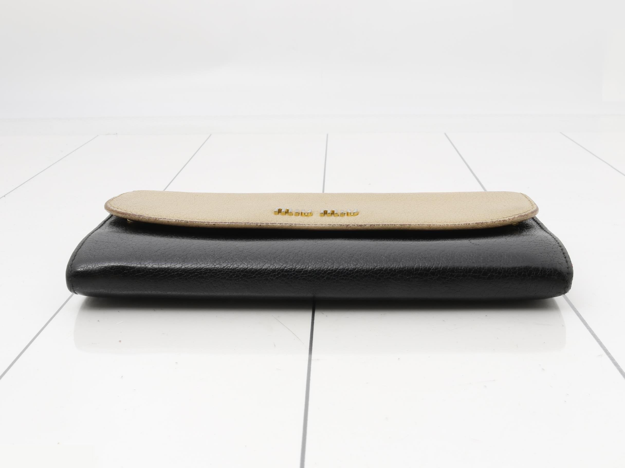 Bi-fold long wallet with coin purse, available in black/beige. — view 3