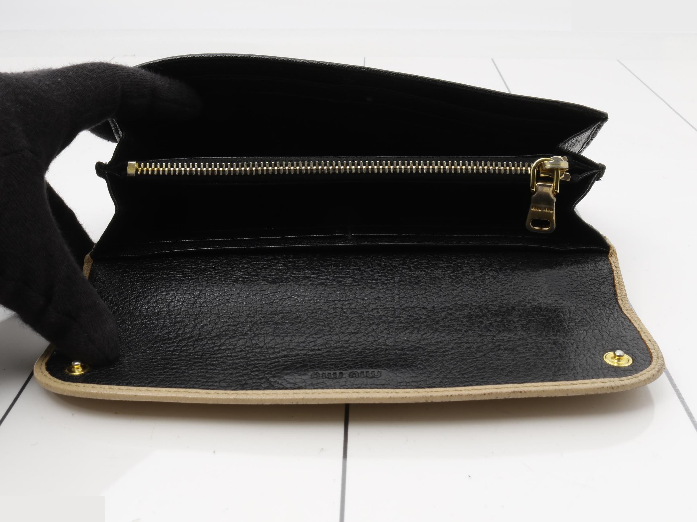 Bi-fold long wallet with coin purse, available in black/beige. — view 4