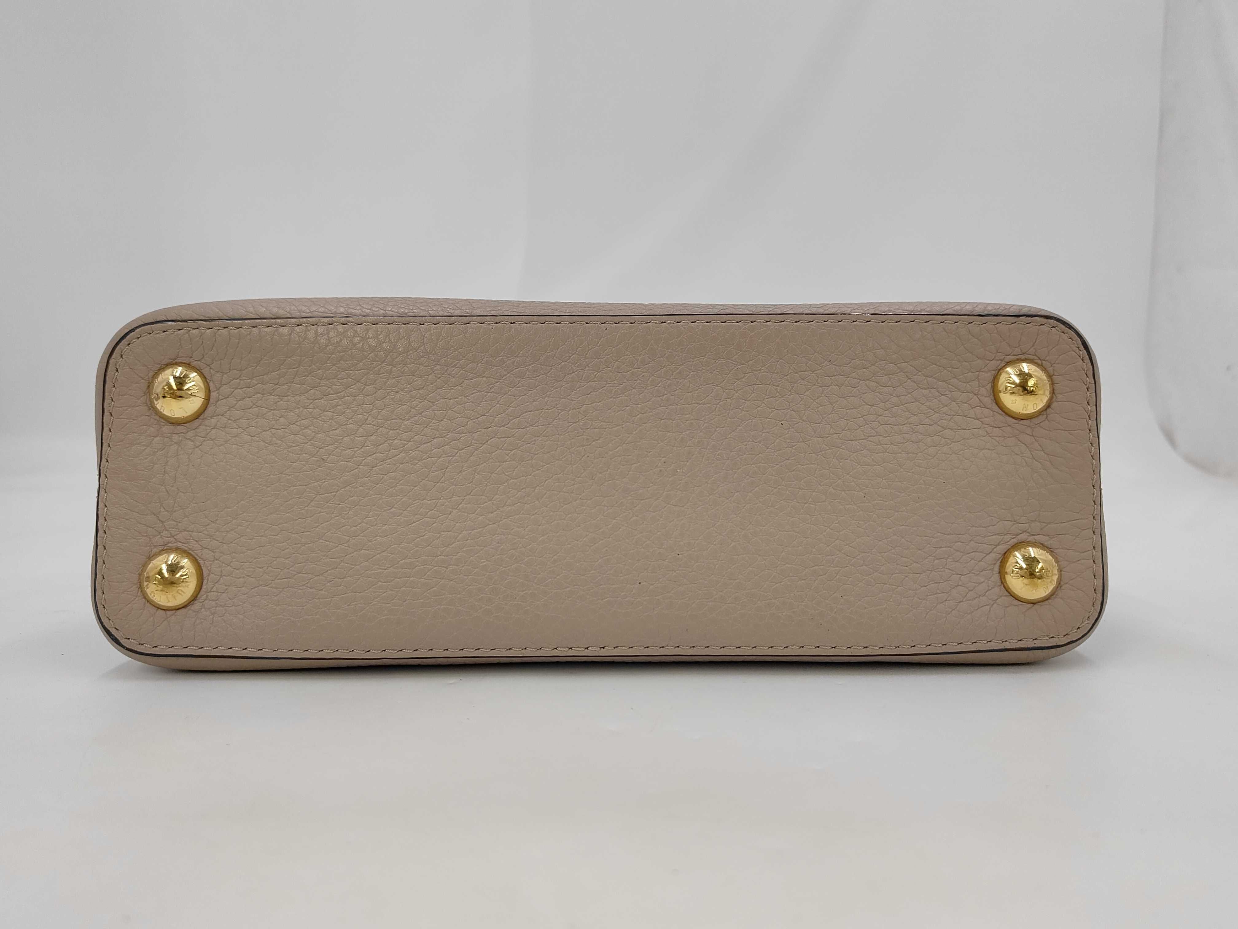 Taurillon Capucines BB M24736 Beige Handbag — view 3