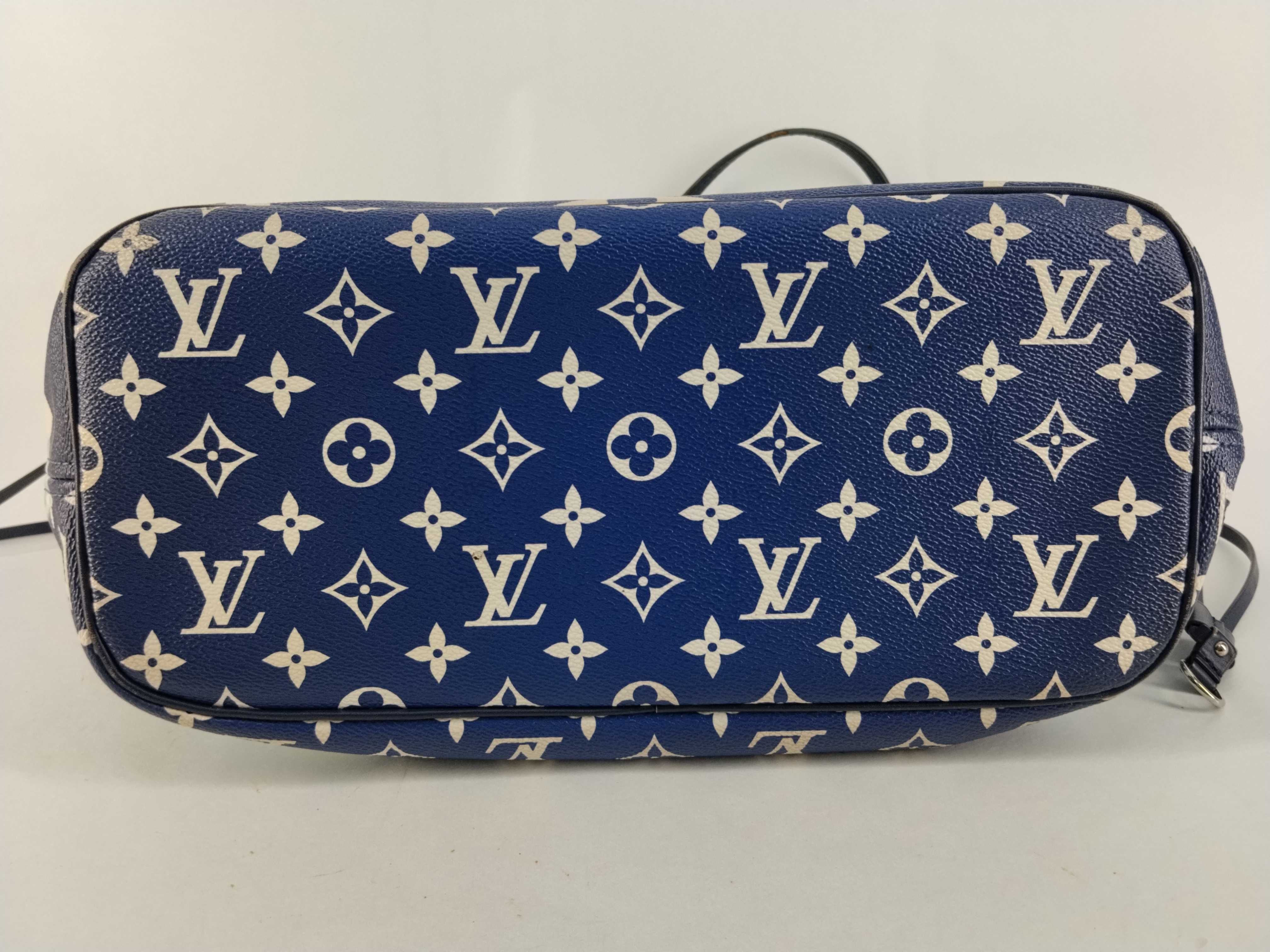 Monogram — view 7
