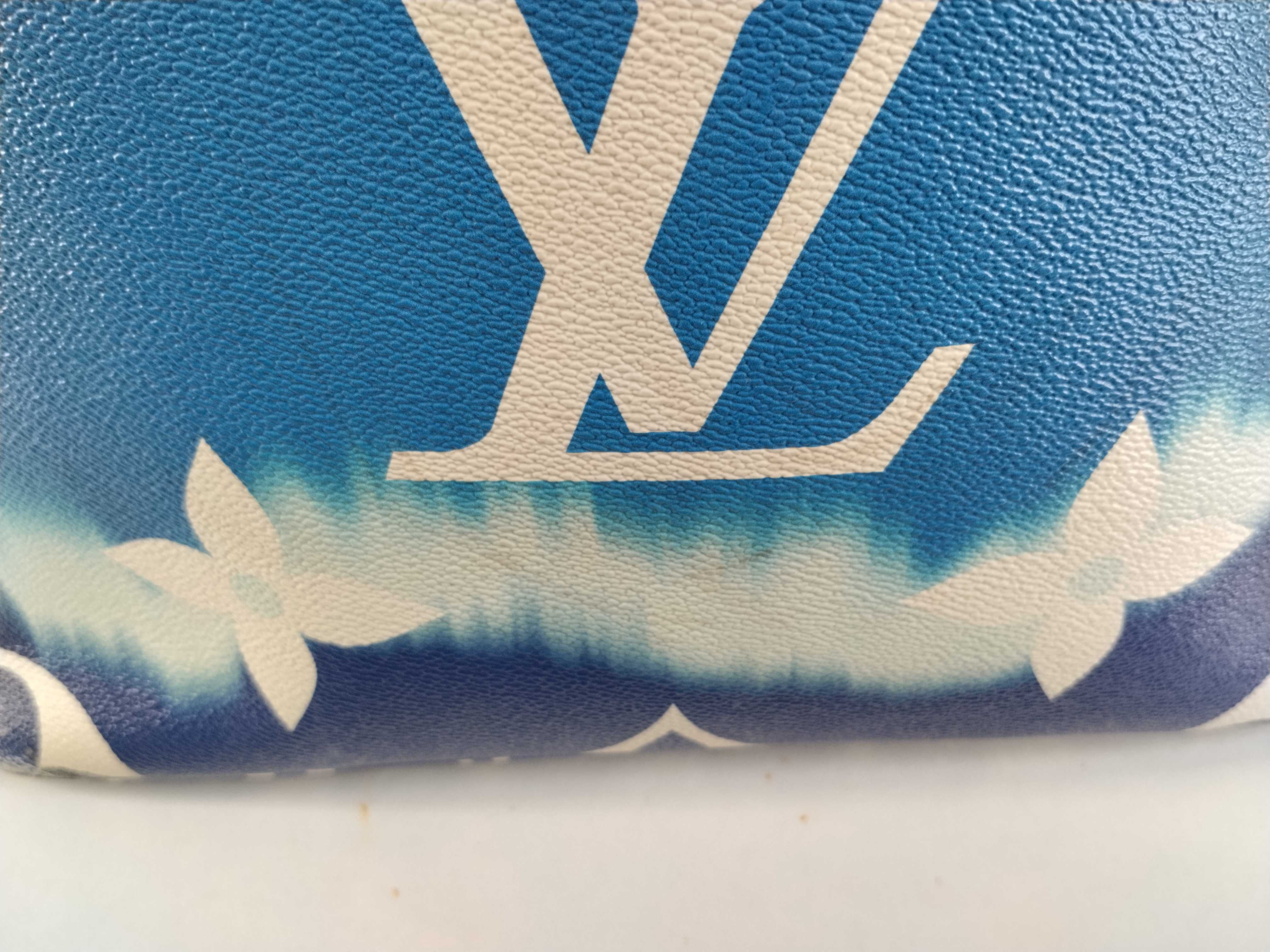 Monogram — view 10