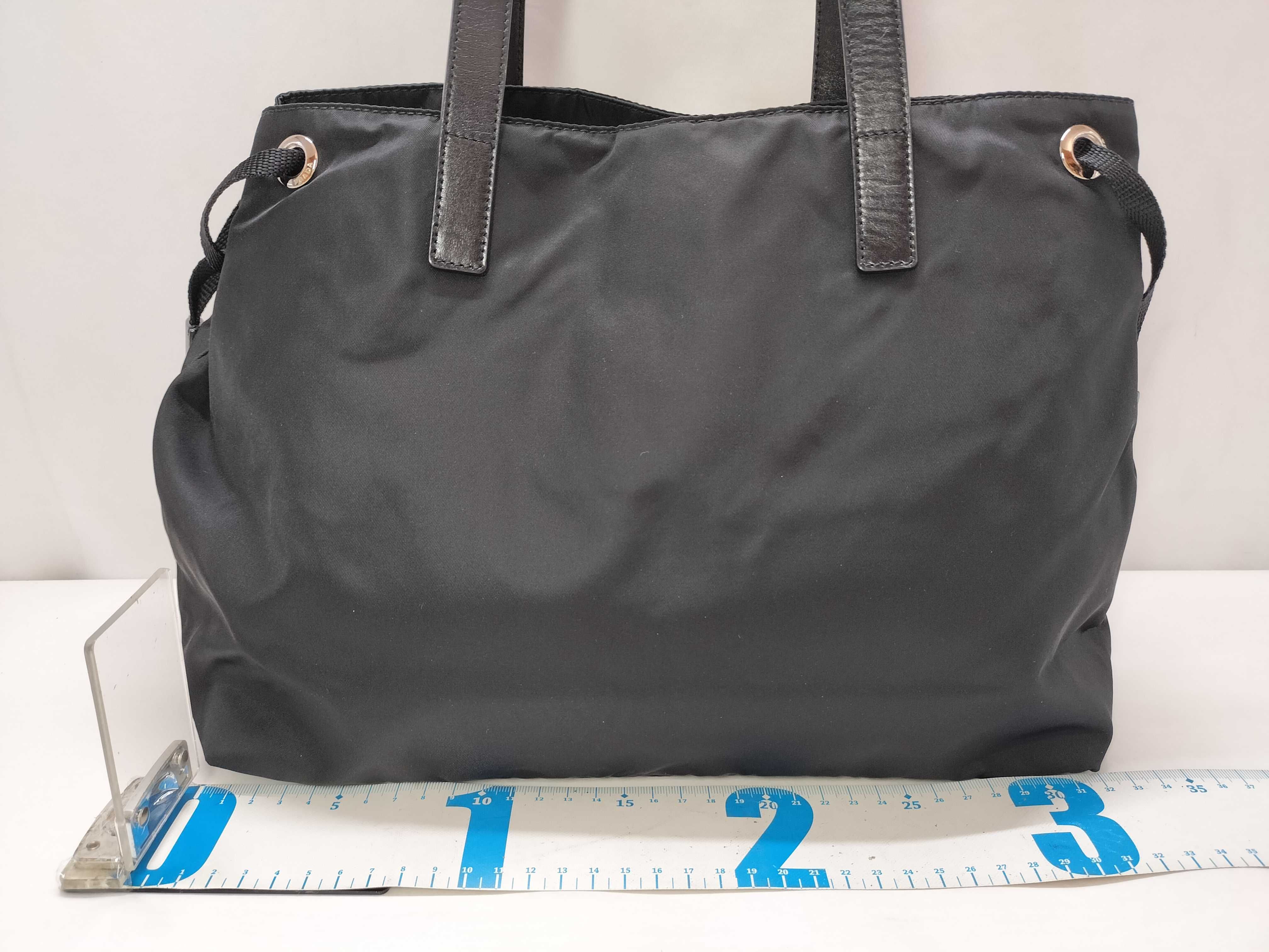 nylon tote bag with pockets and triangular logo. — view 2