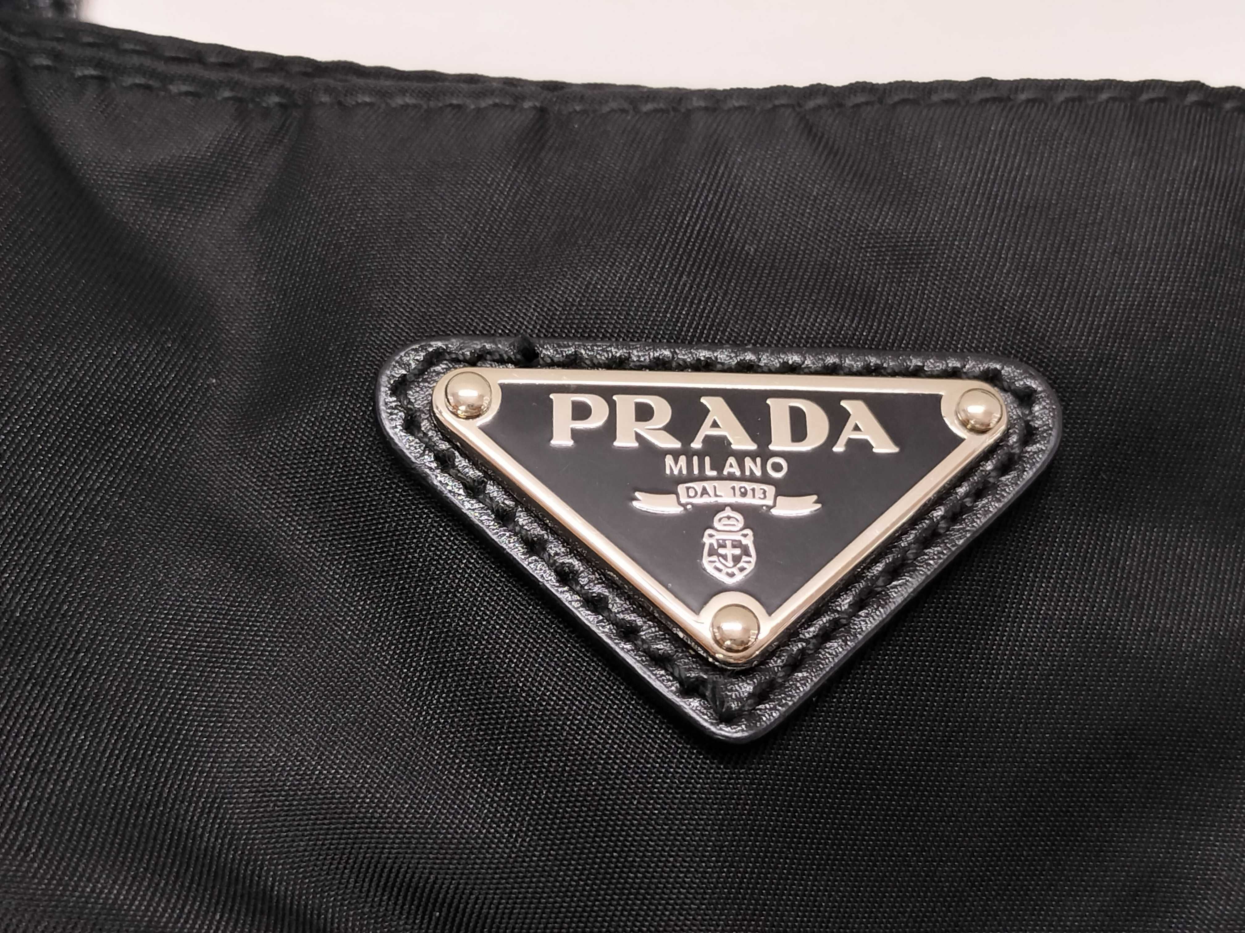 nylon tote bag with pockets and triangular logo. — view 14