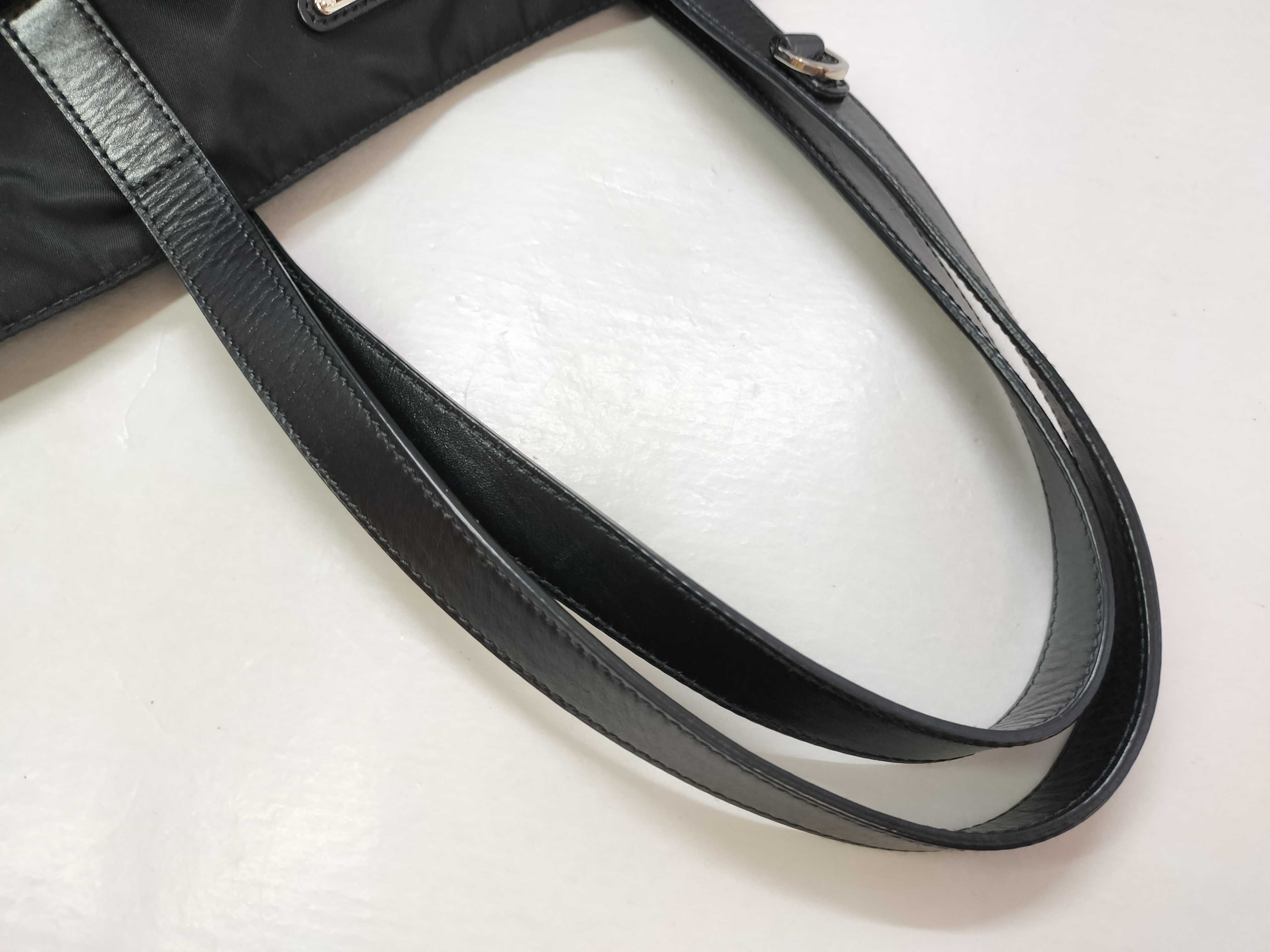 nylon tote bag with pockets and triangular logo. — view 3
