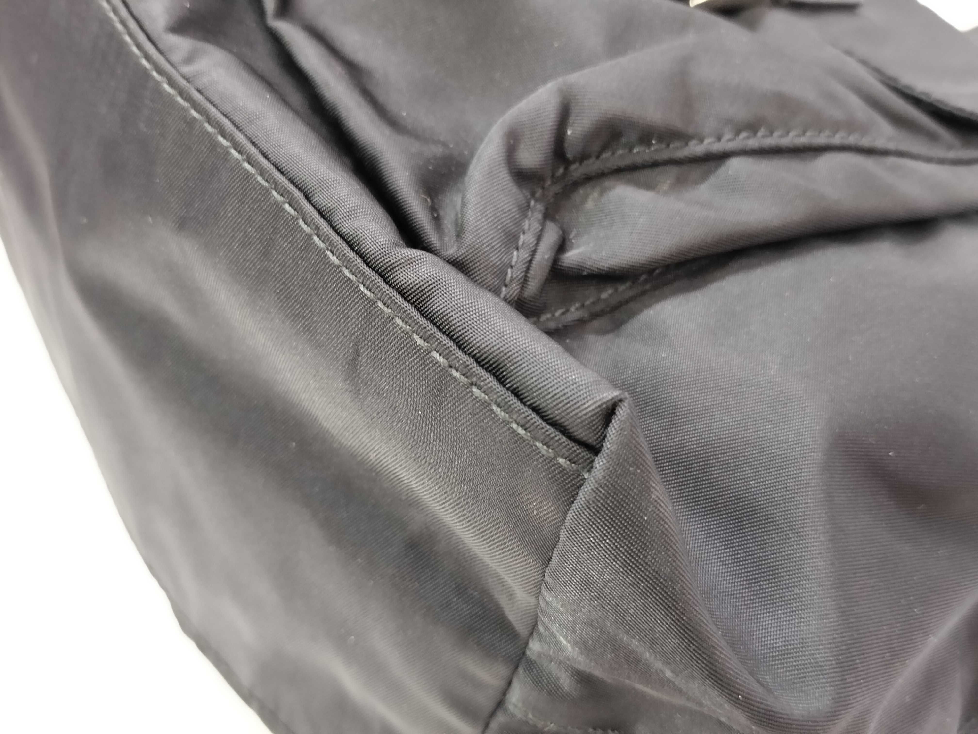 nylon tote bag with pockets and triangular logo. — view 6