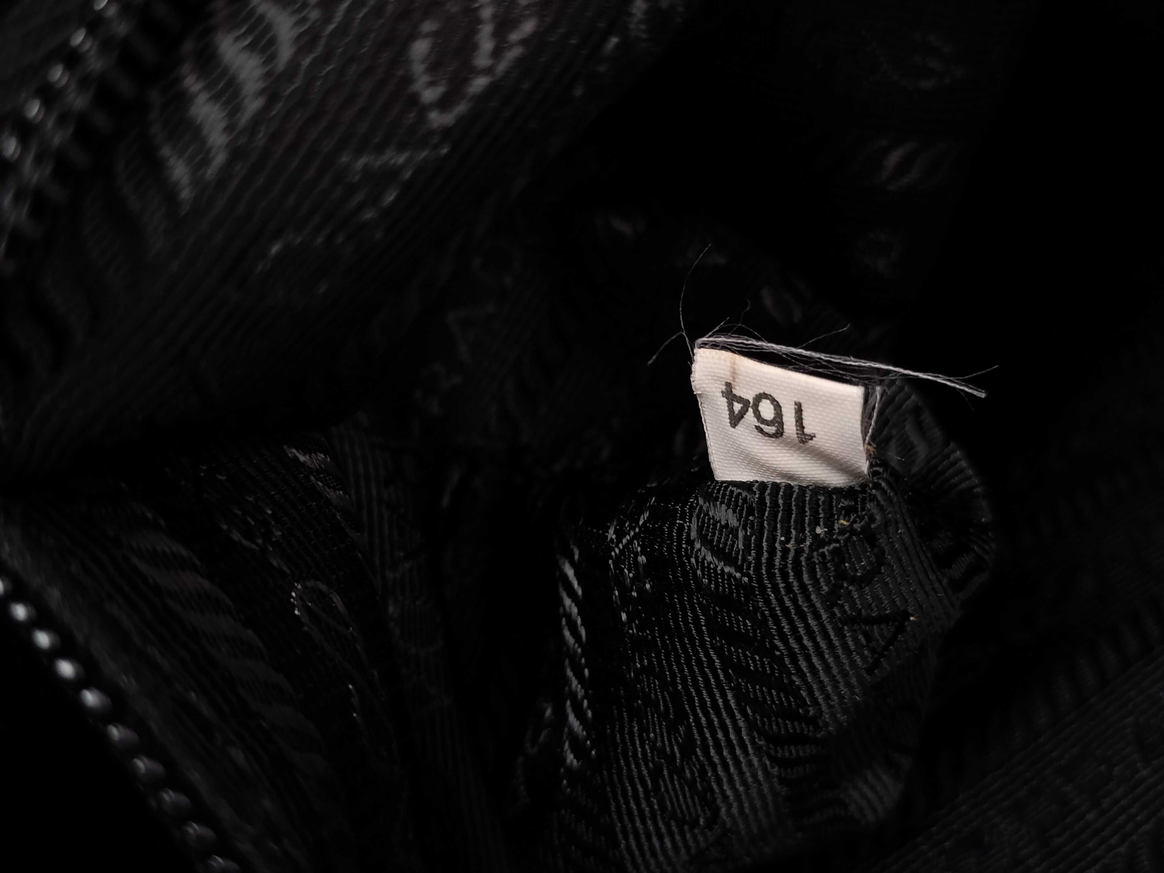 nylon tote bag with pockets and triangular logo. — view 9