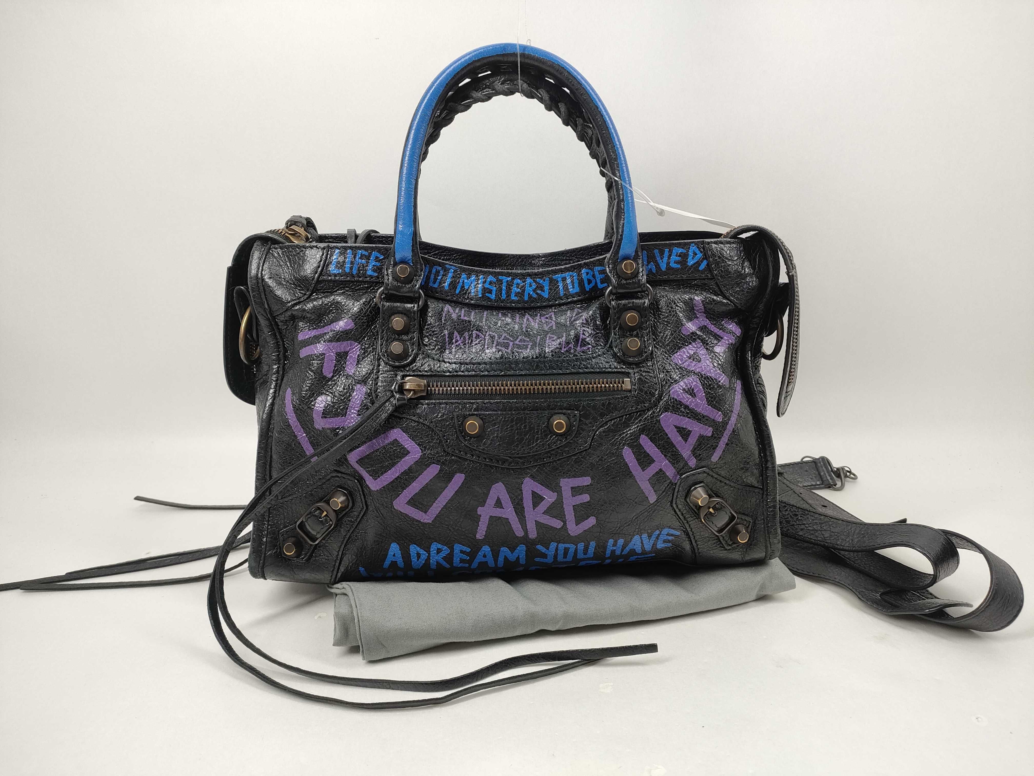 The Giant City Graffiti Classic City S Handbag