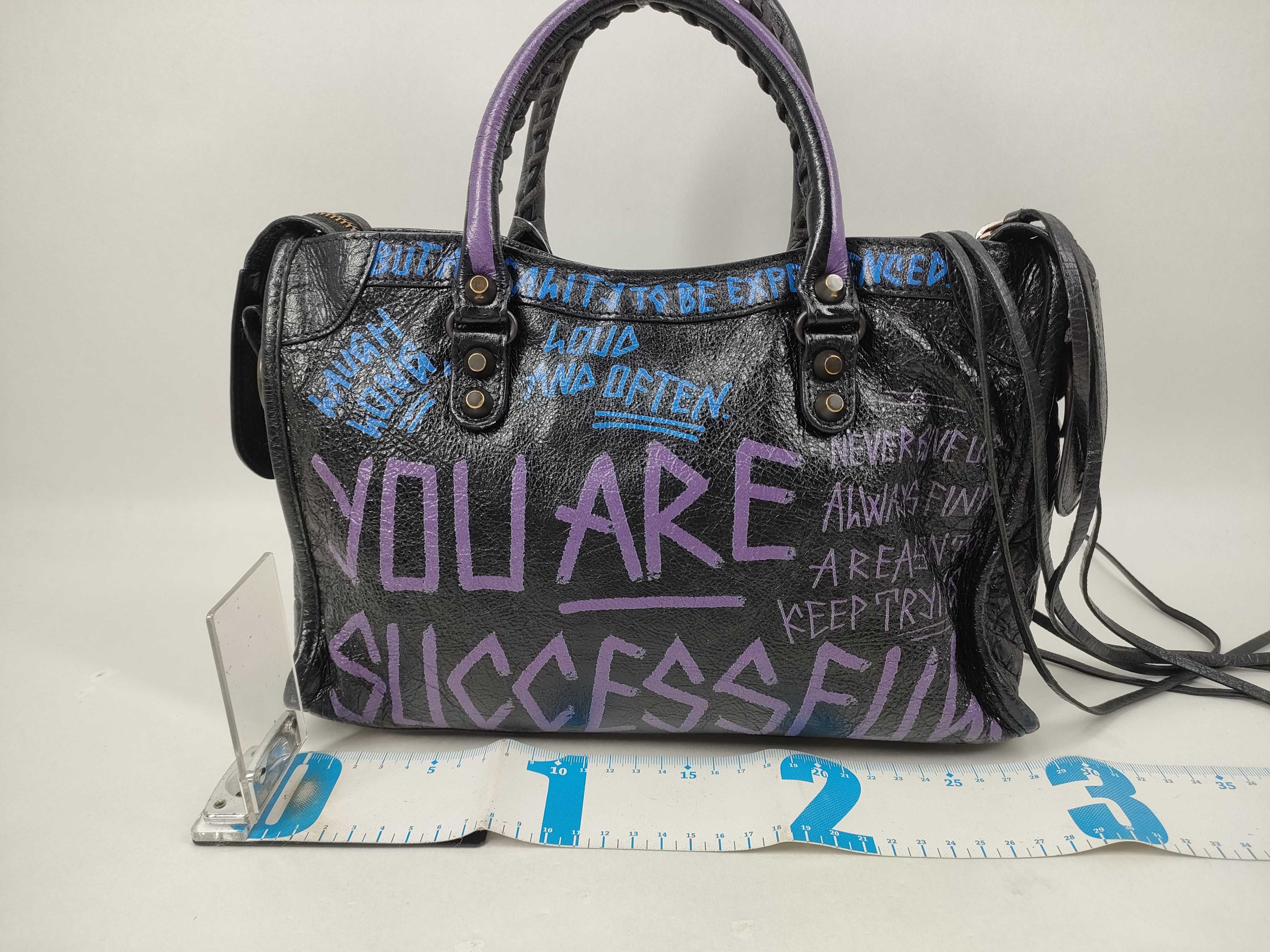 The Giant City Graffiti Classic City S Handbag — view 2