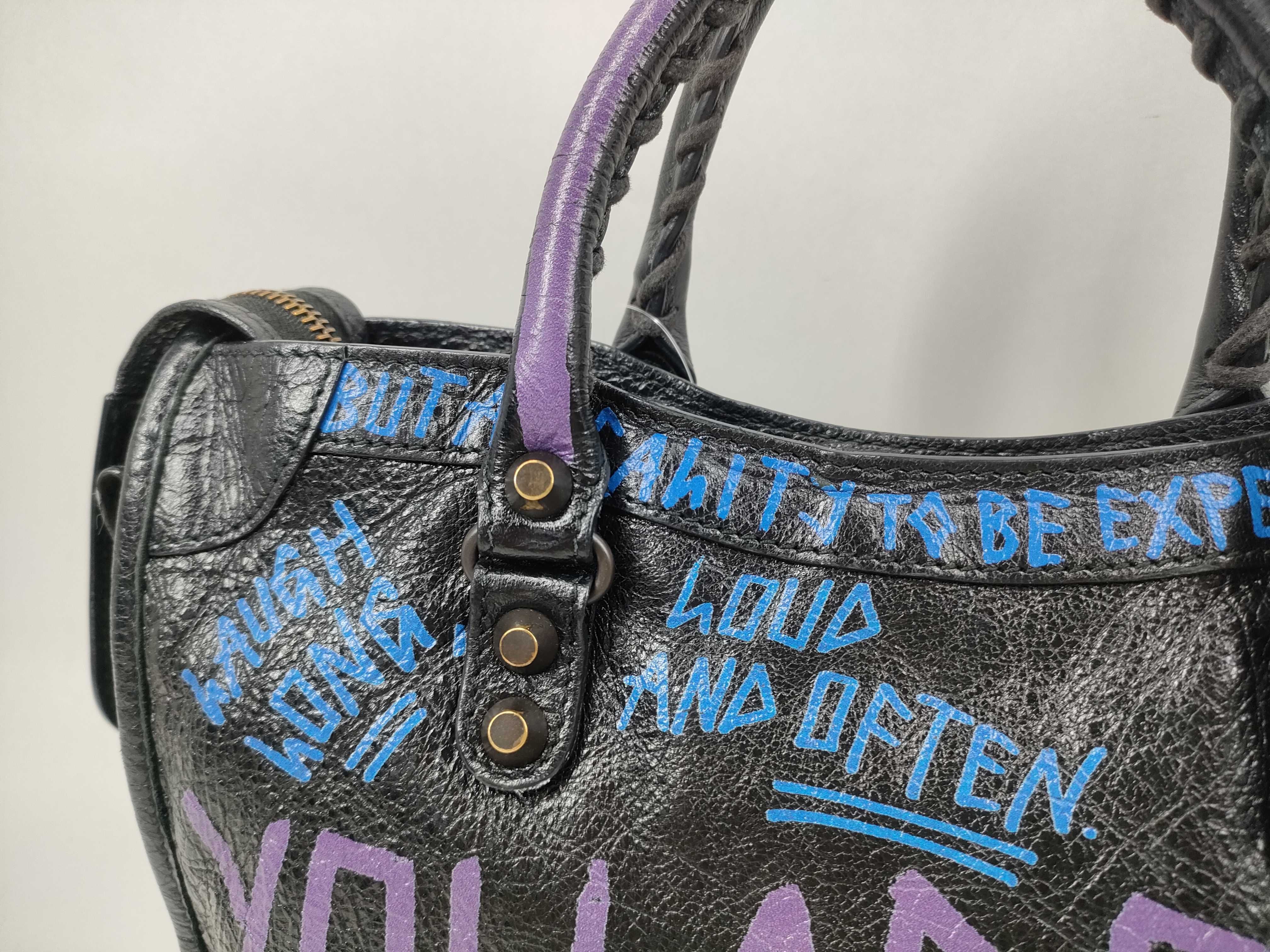The Giant City Graffiti Classic City S Handbag — view 4