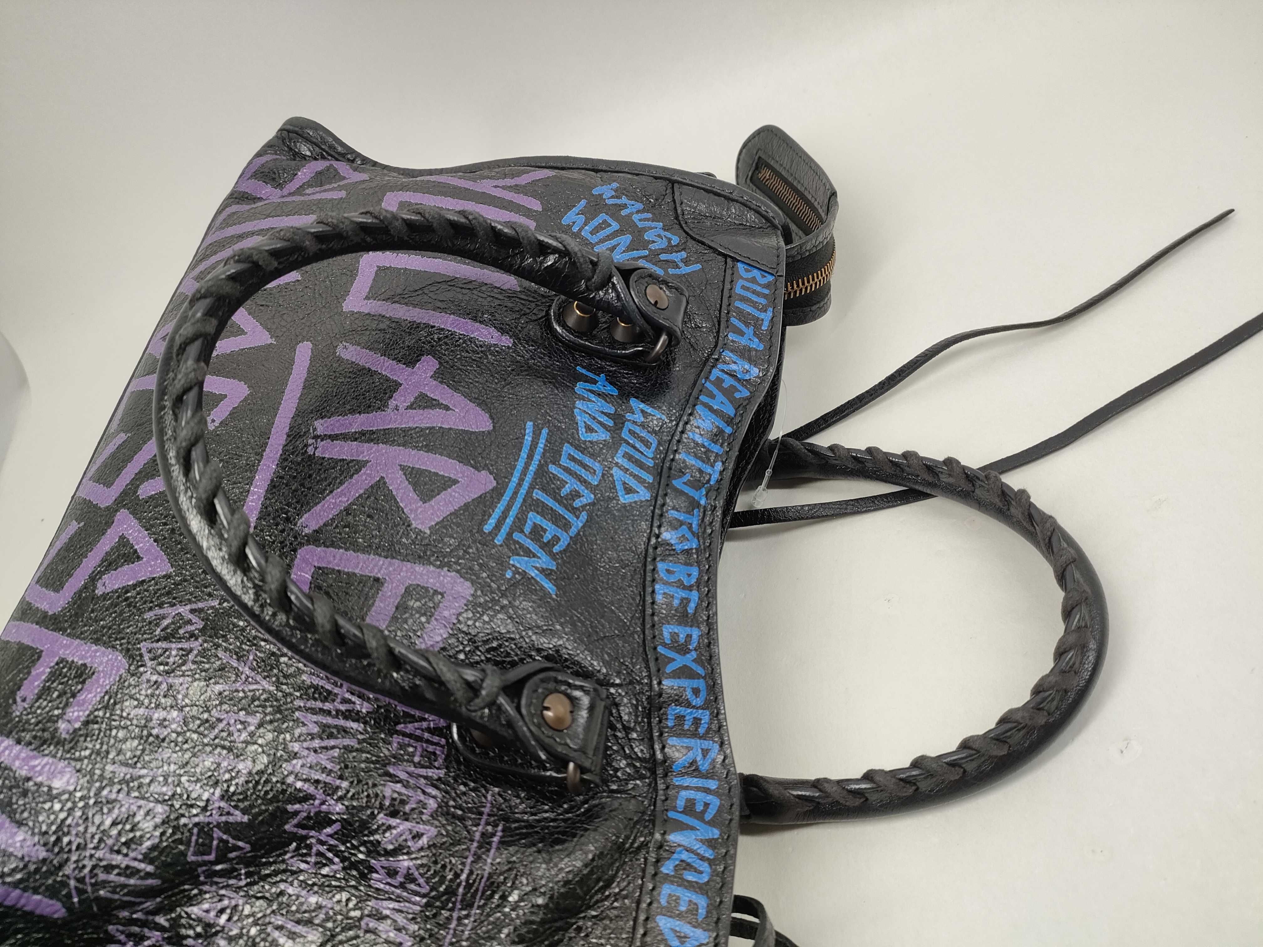 The Giant City Graffiti Classic City S Handbag — view 8