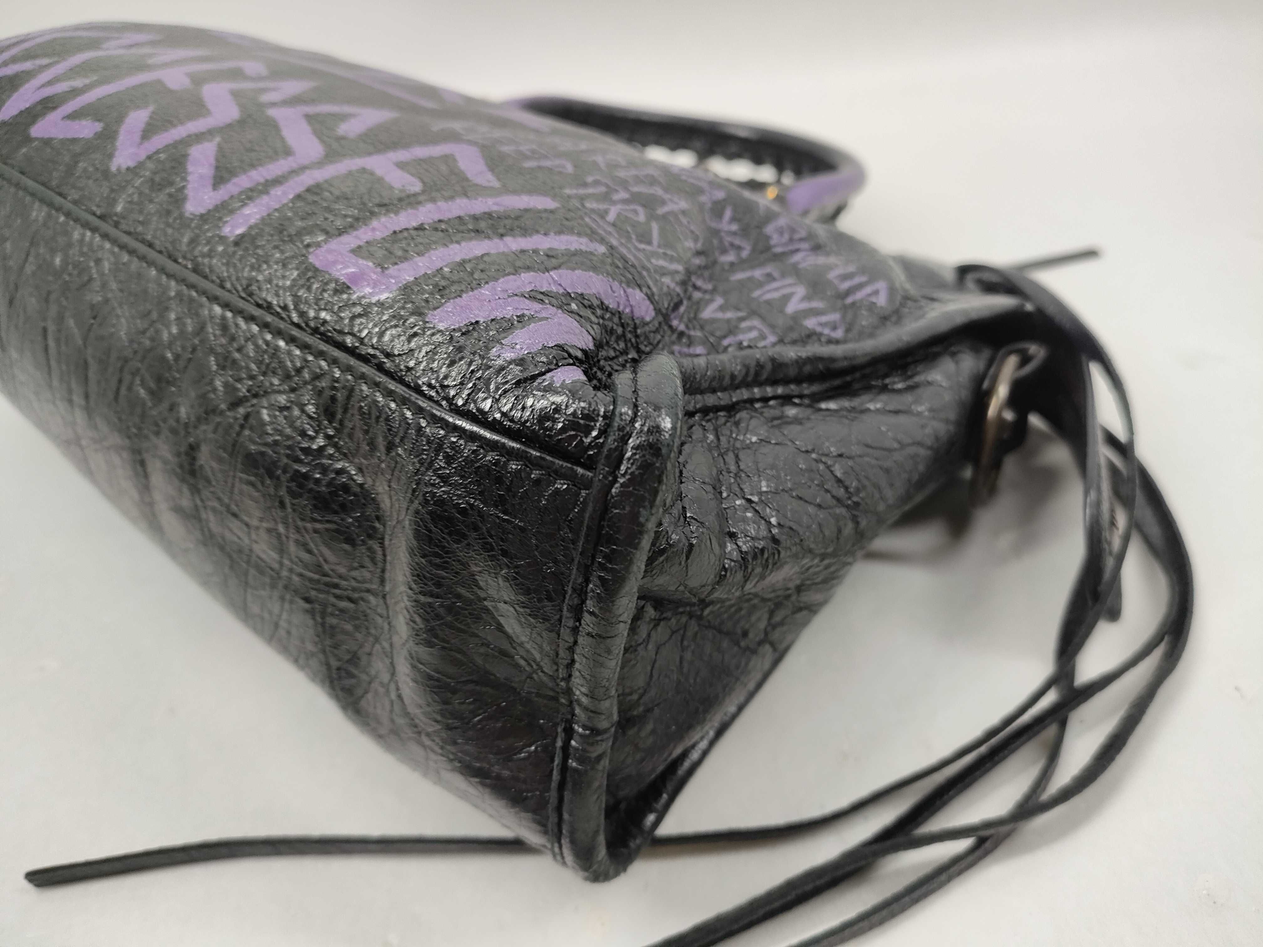 The Giant City Graffiti Classic City S Handbag — view 9