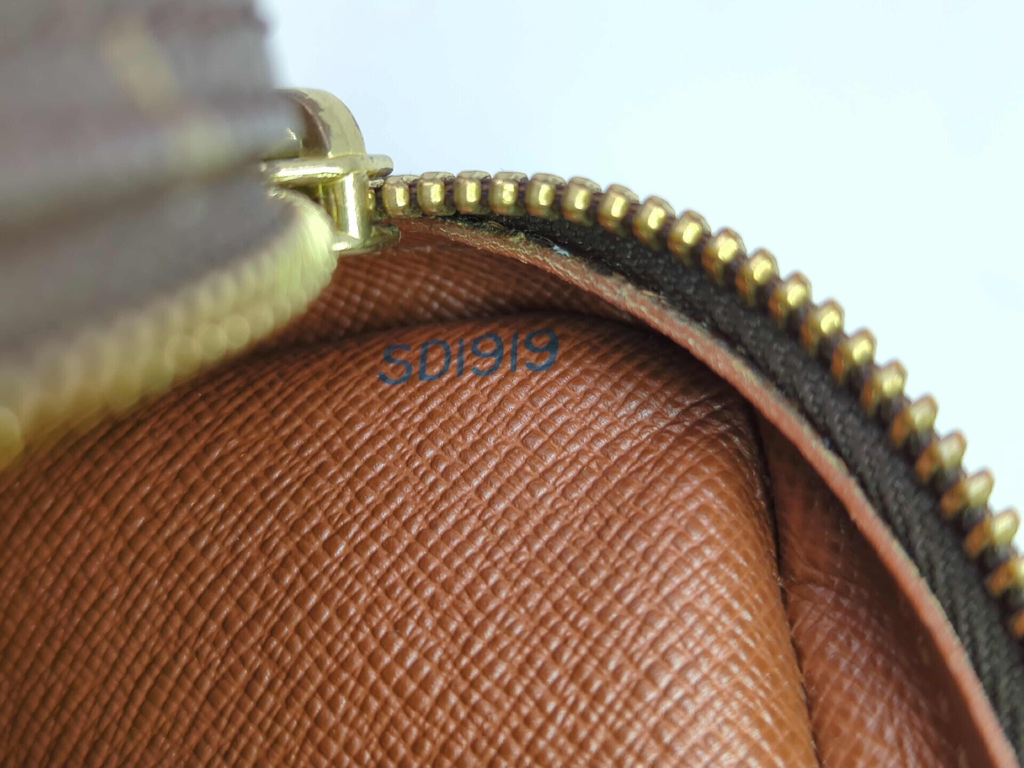 M51825 Monogram Marly Dragonne GM Clutch Bag — view 12