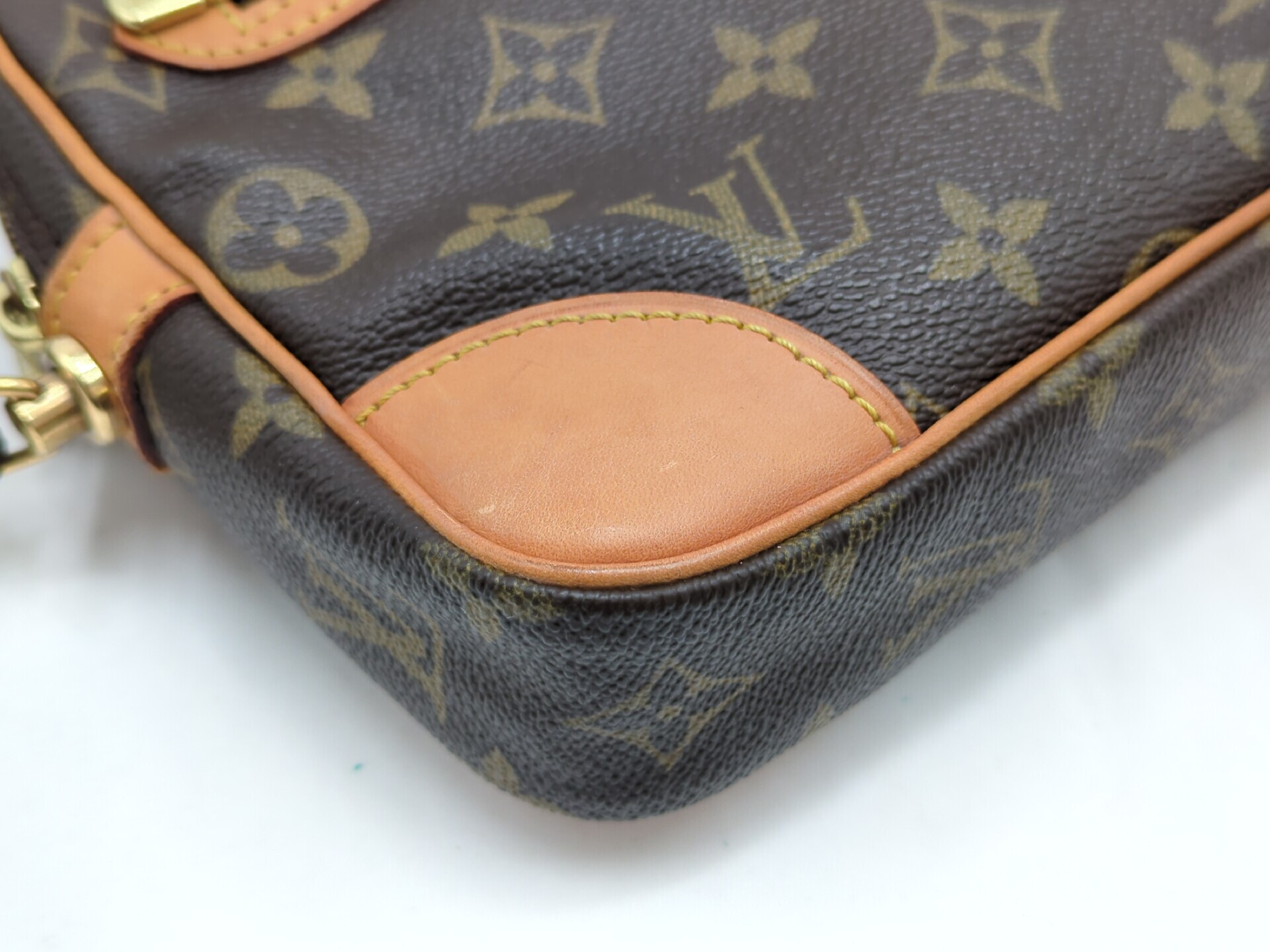 M51825 Monogram Marly Dragonne GM Clutch Bag — view 3
