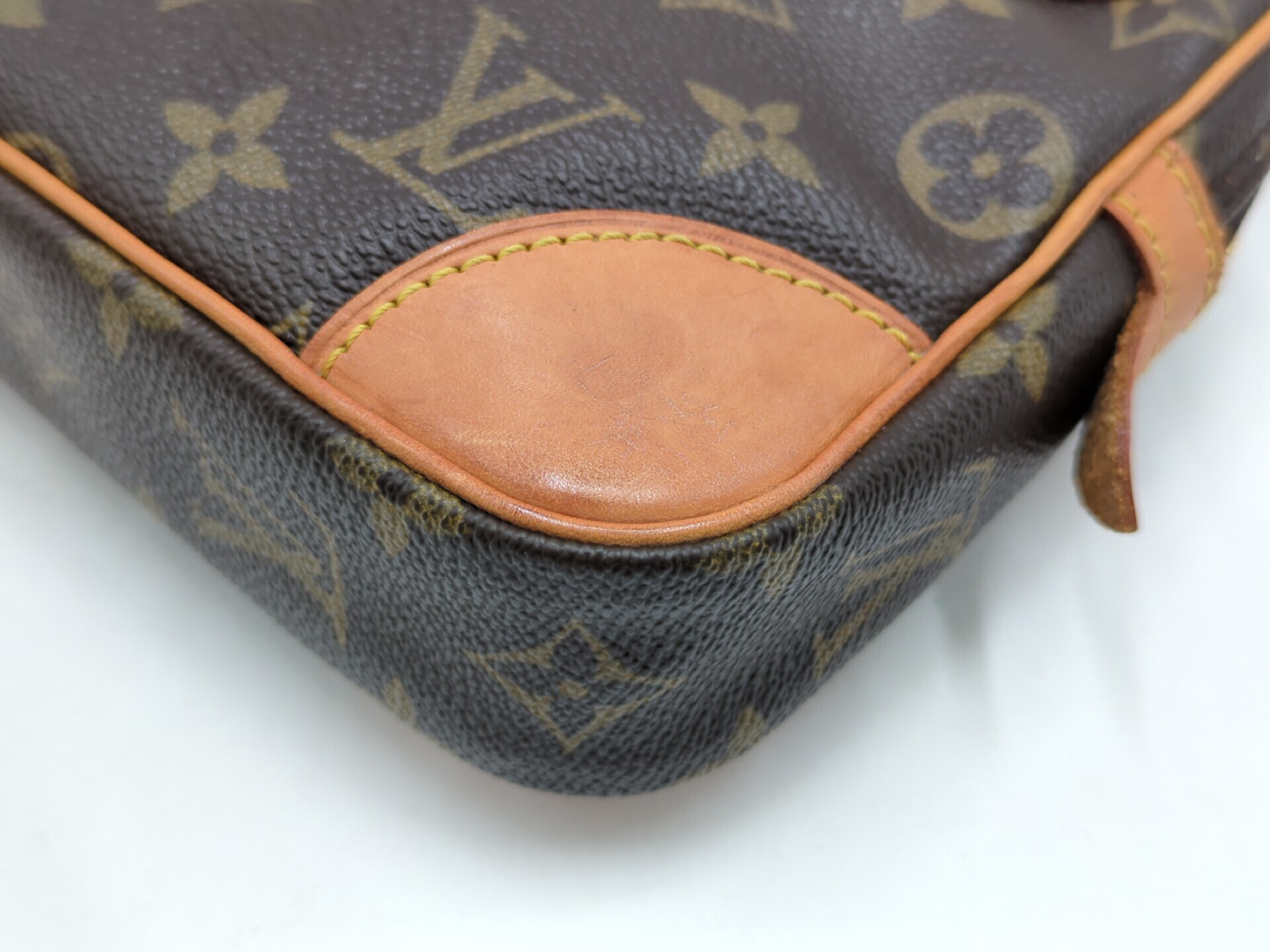 M51825 Monogram Marly Dragonne GM Clutch Bag — view 4