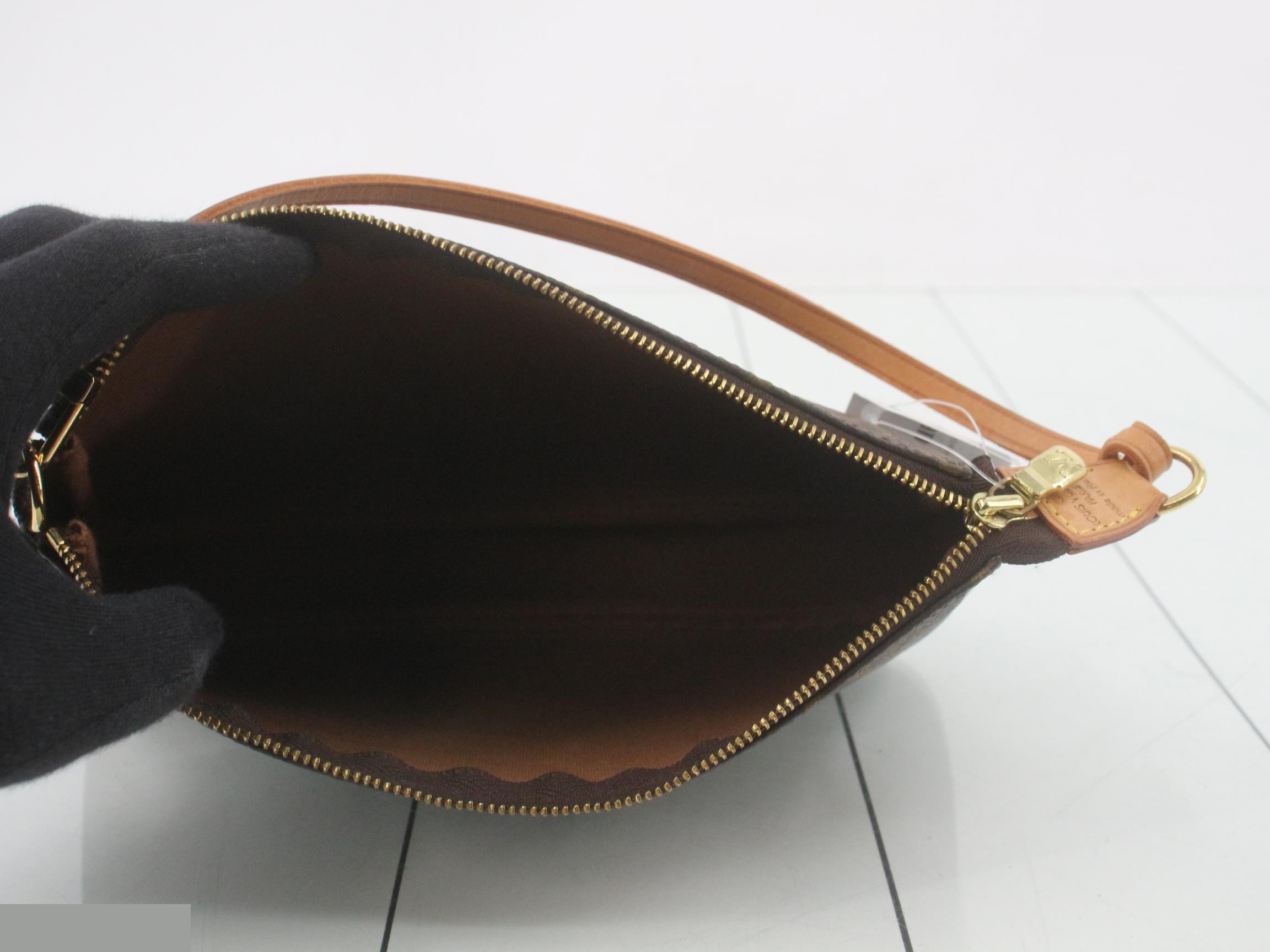 Pochette Accessoires (old model) with shoulder strap — view 11