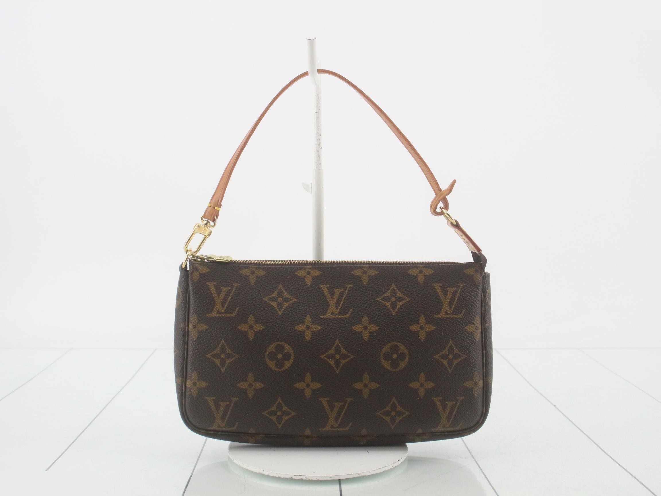 Pochette Accessoires (old model) with shoulder strap — view 8