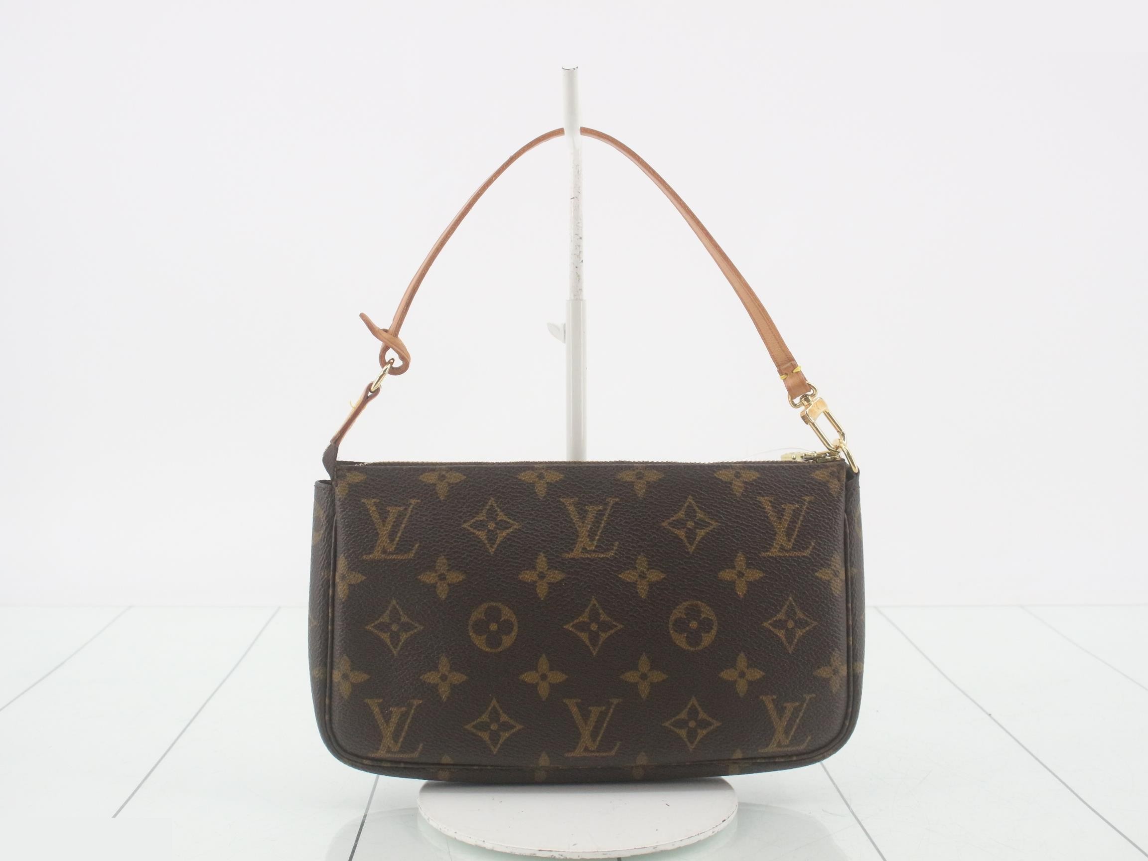 Pochette Accessoires (old model) with shoulder strap — view 9