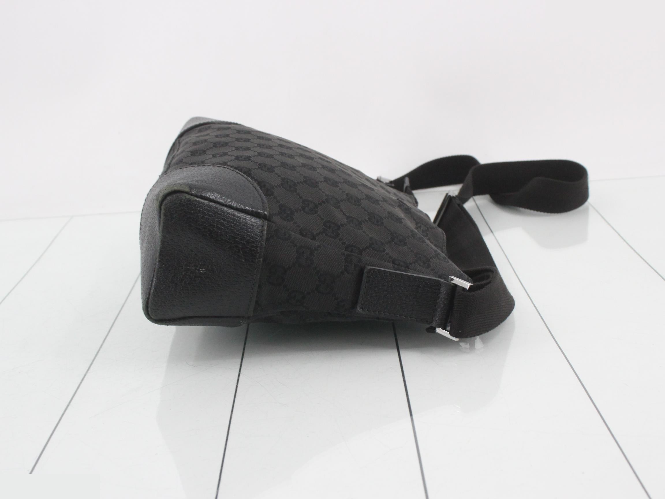 GG Canvas Shoulder Bag — view 3