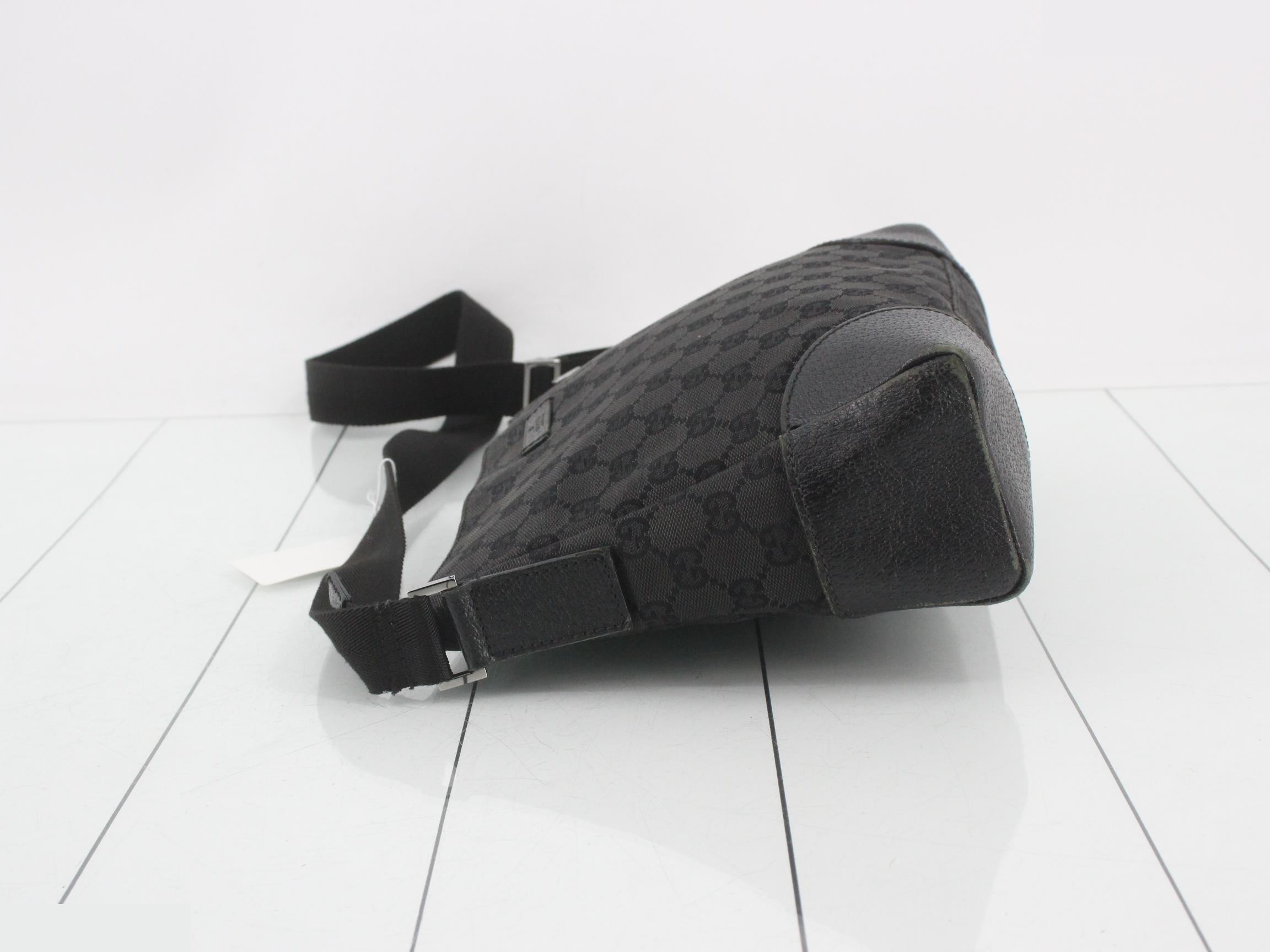 GG Canvas Shoulder Bag — view 4