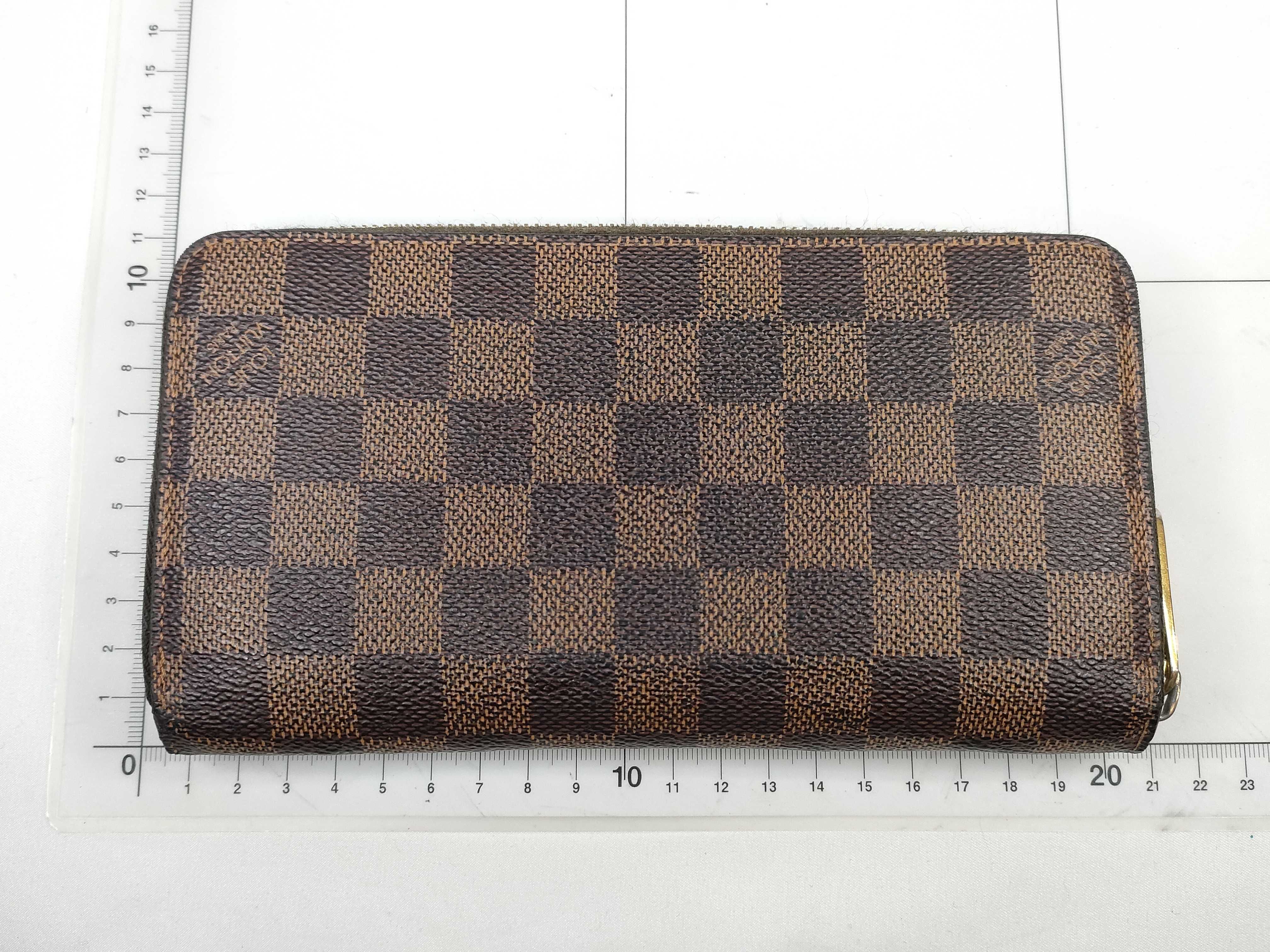 Damier Zippy Wallet — view 2