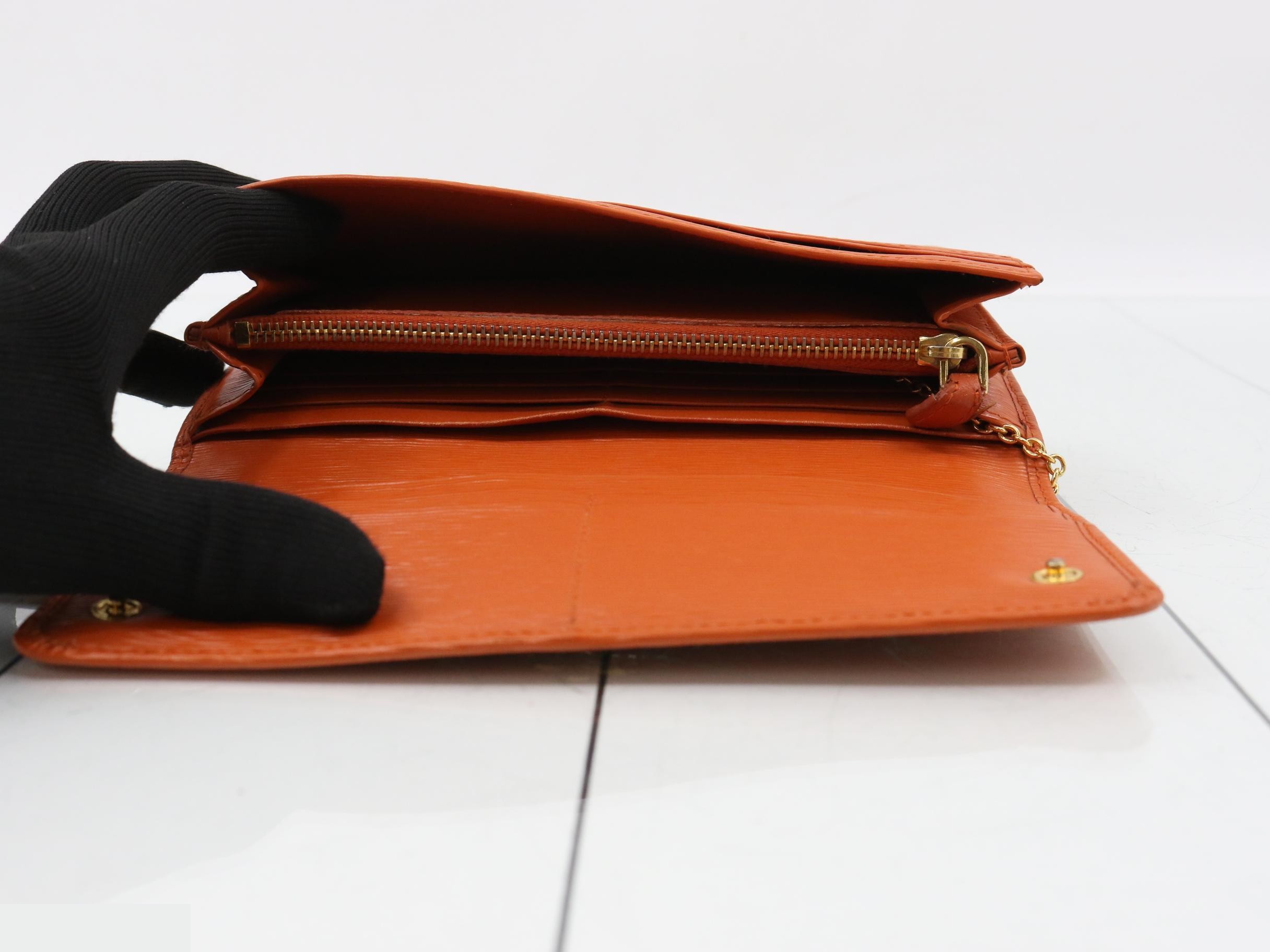 Other lines: Bags and Wallets — view 4